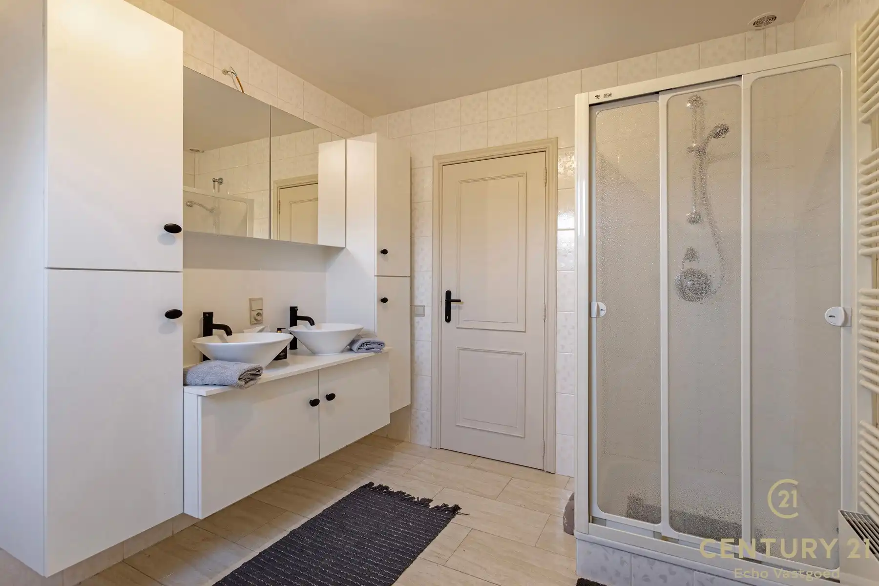 Ruime, gerenoveerde villa met fraaie tuin op ca 2420m² foto 27