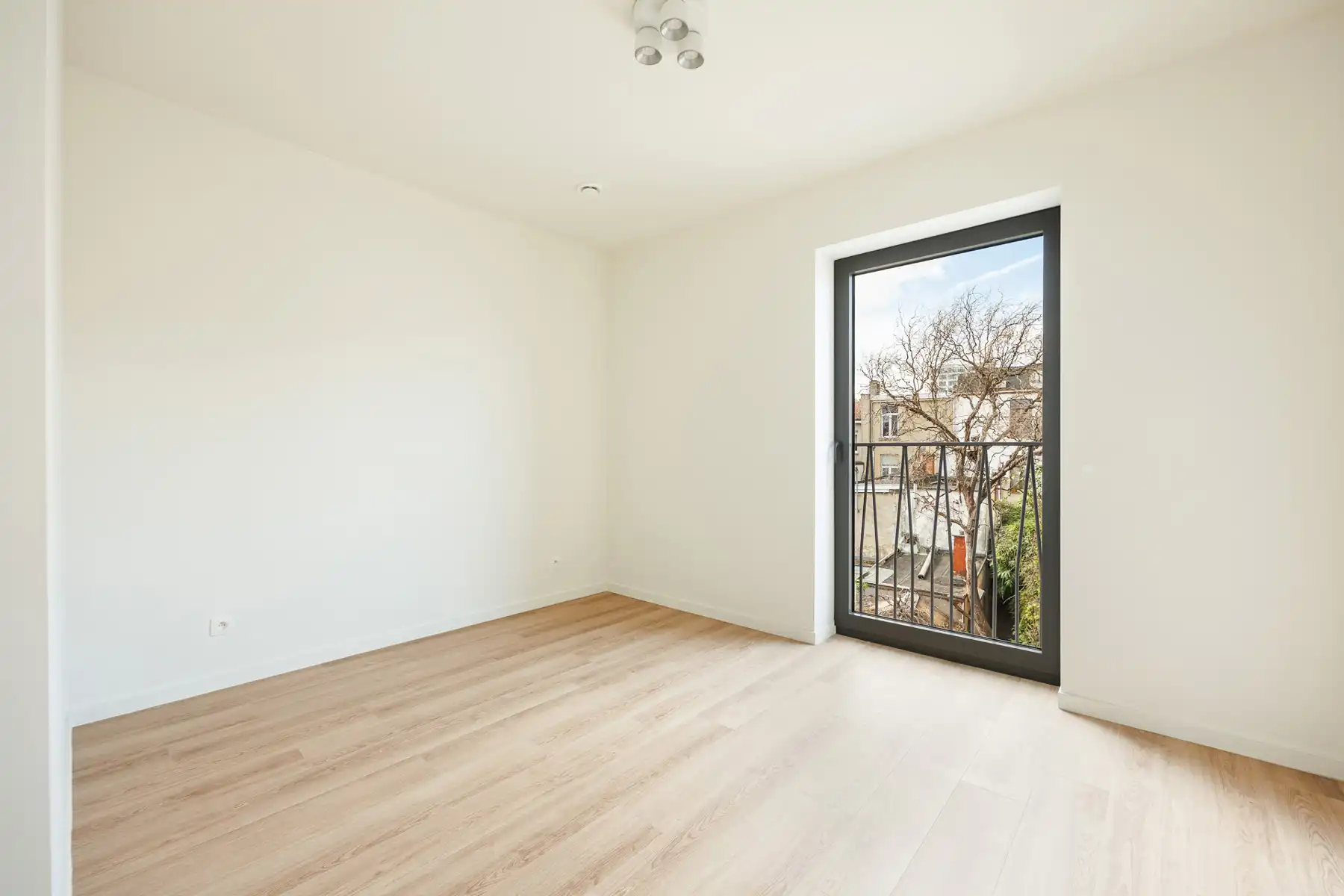 Nieuw appartement met 2 slaapkamers, terras en staanplaats foto 11
