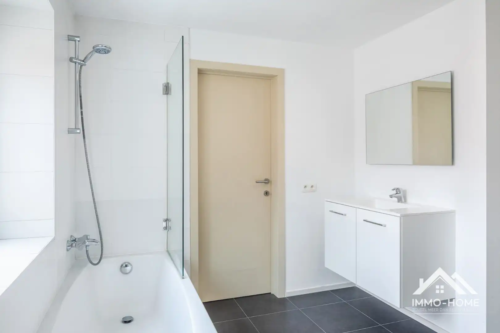 Opportuniteit ..reeds 2 gerenoveerde appartementen en in TOP staat!! foto 14