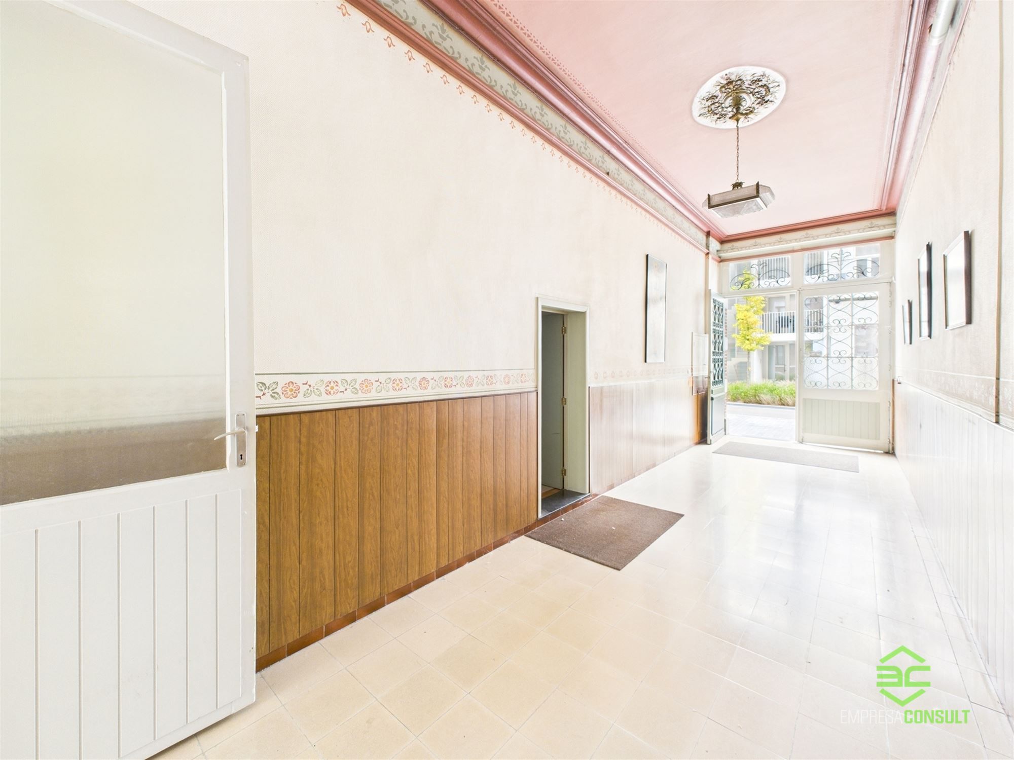 Ruime burgerwoning met groot achtergelegen magazijn! foto 4