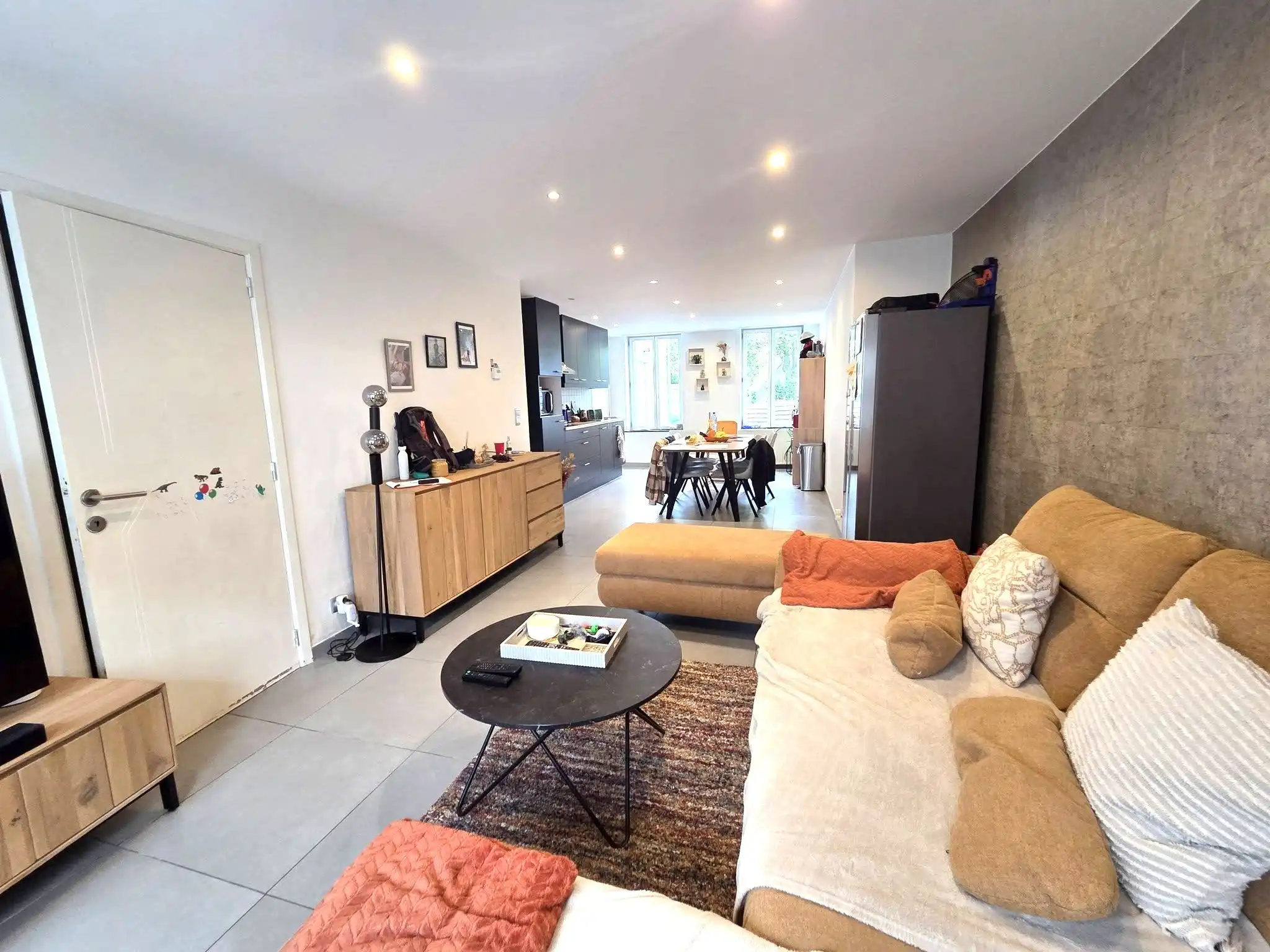 Woning met ruime garage. foto 4
