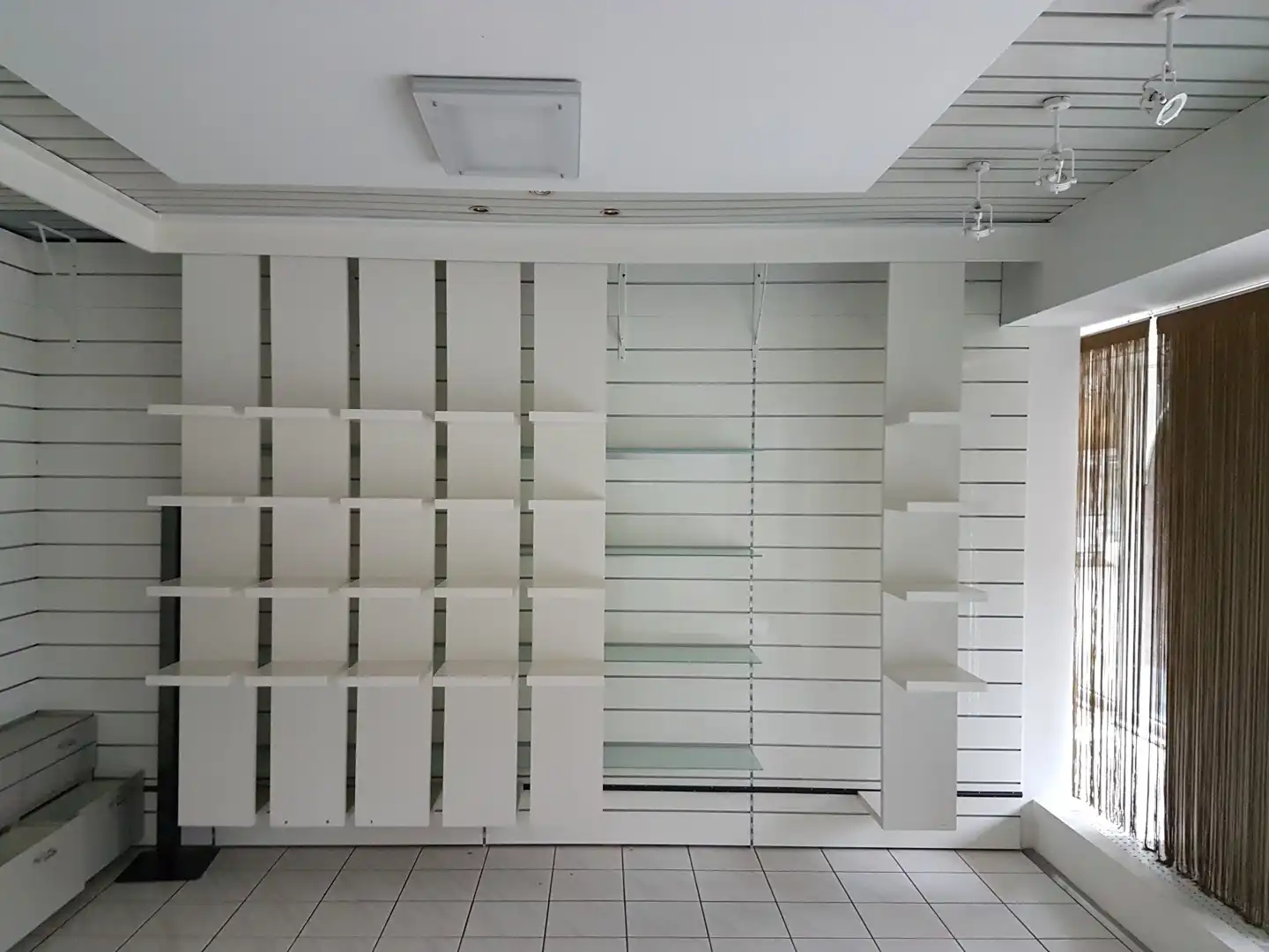 Handelspand  in winkelstraat van Lanaken foto 10