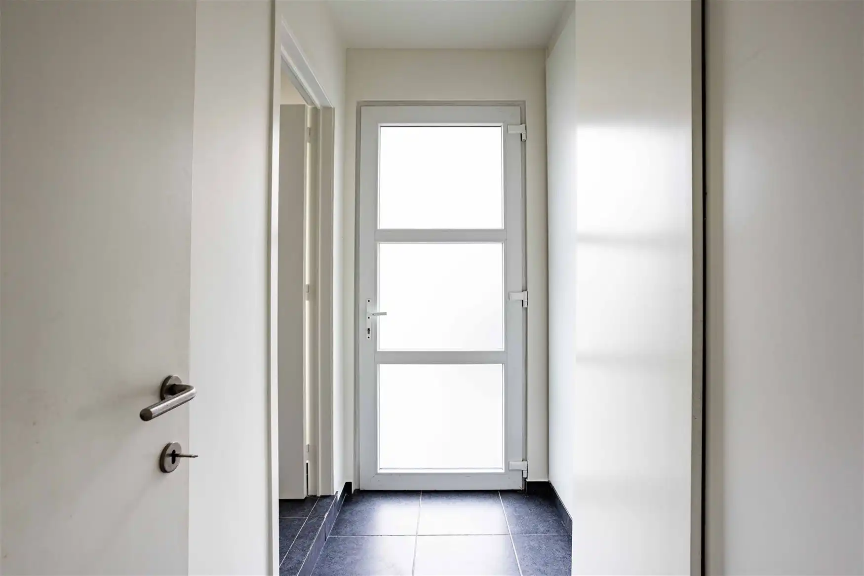 Instapklare woning met 4 kamers en koer in Gent foto 2