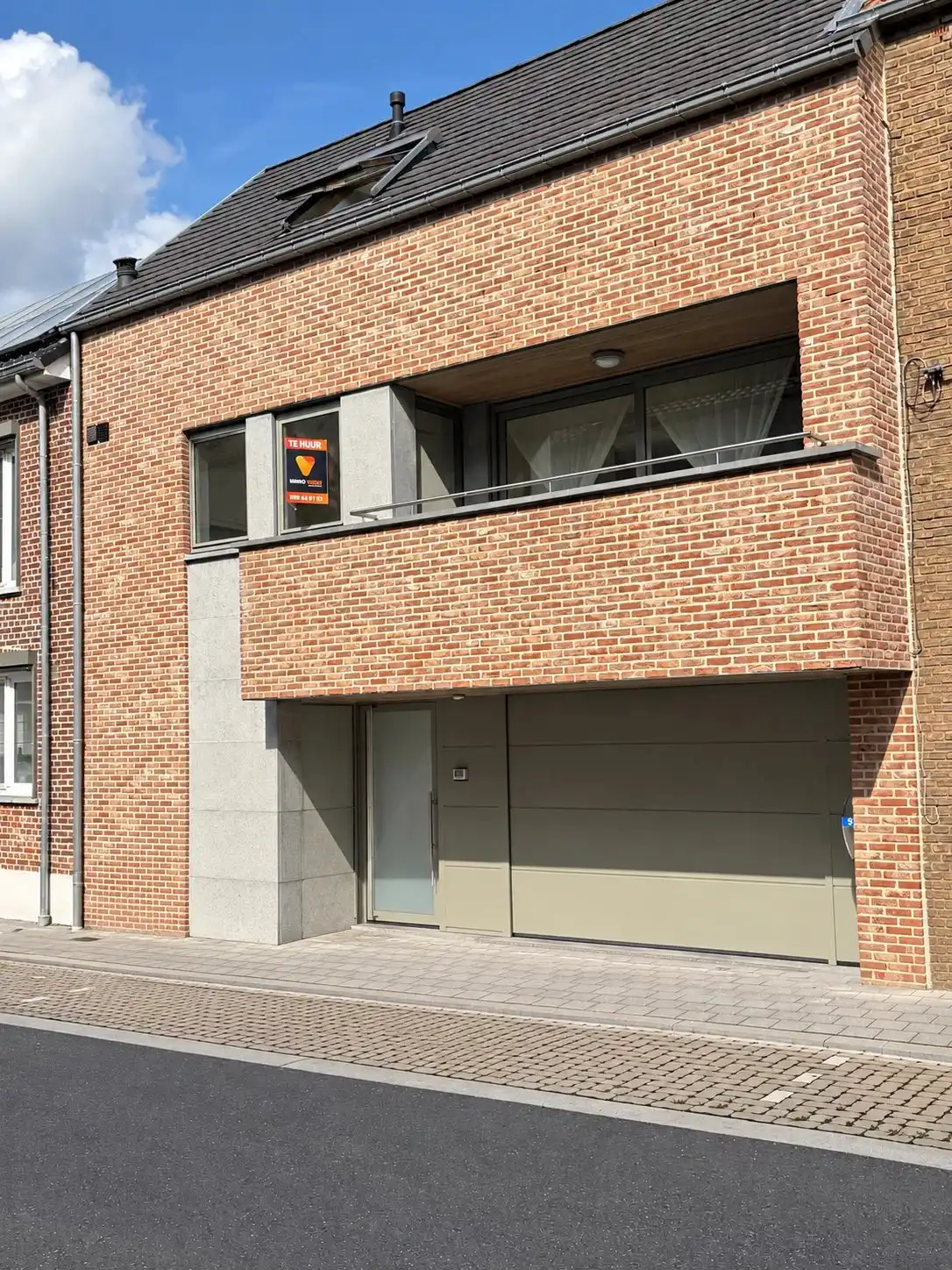 Te Huur : Verzorgde en ruime woning met 2 slaapkamers en garage in centrum Bilzen foto {{pictureIndex}}