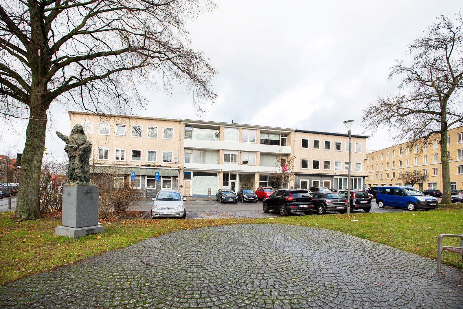 Ruim gelijkvloers appartement met 3 slp, stadskoer en garage foto 24