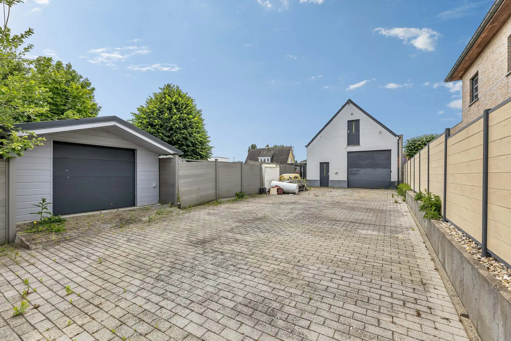 UNIEKE BUITENKANS! Instapklare bungalow met loods/bouwgrond foto 2