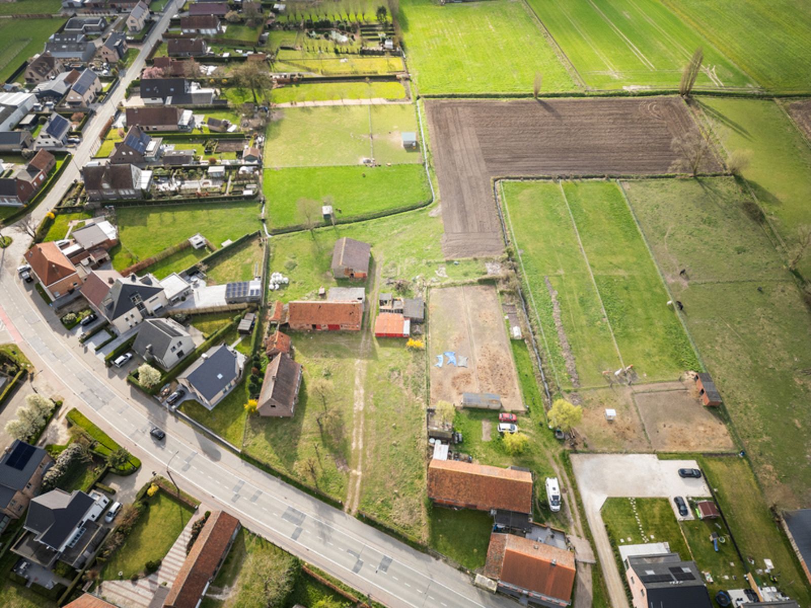 Hoeve met bijgebouwen op circa 1,2 ha foto 4