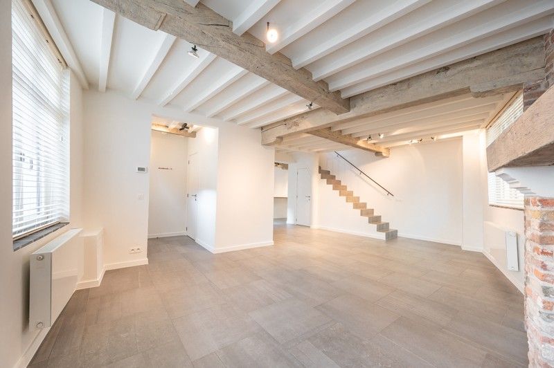 Charmante woning met drie slaapkamers in centrum Brugge! foto {{pictureIndex}}