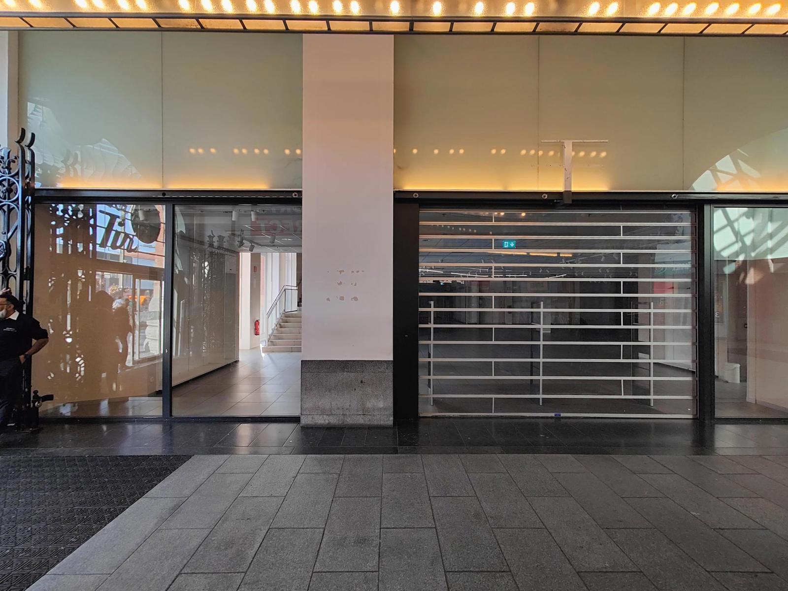 Shopping Center den Tir foto {{pictureIndex}}