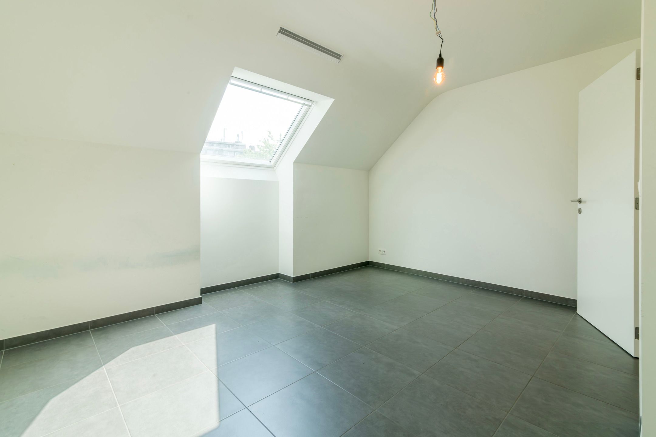 Licht en ruim duplexappartement met parking in Hasselt  foto 28