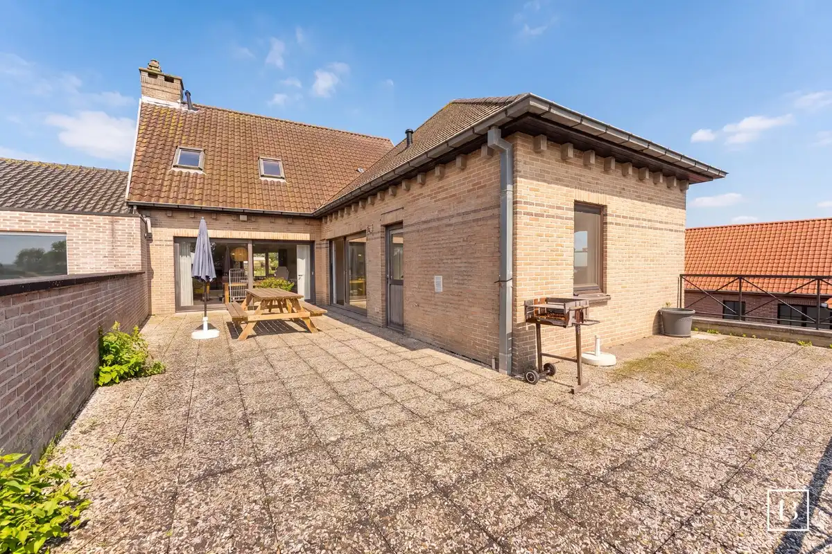 Multifunctioneel pand met loods (ca. 150m²) en woonst foto 8