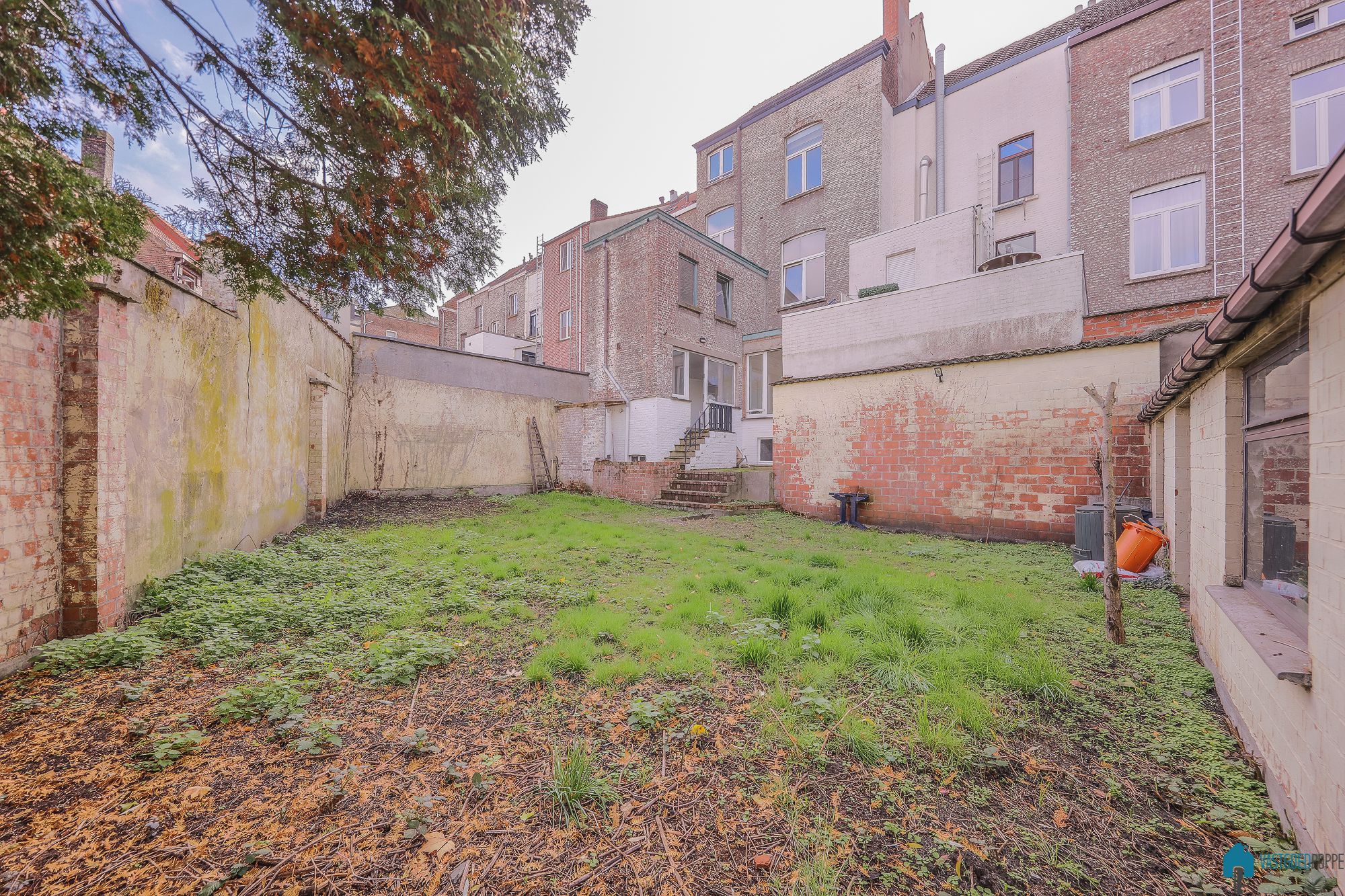 Ruim herenhuis met tuin en garage foto 7