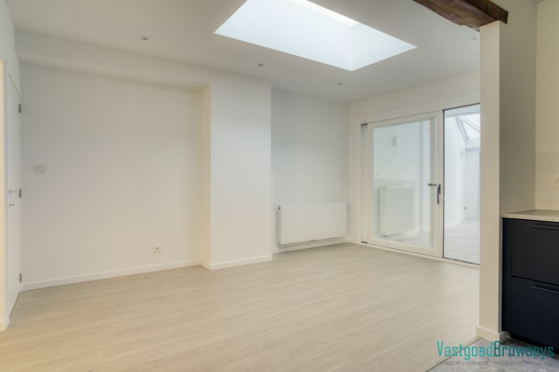 Gerenoveerde starterswoning voorzien van alle comfort, ook ideaal als investering! foto 7