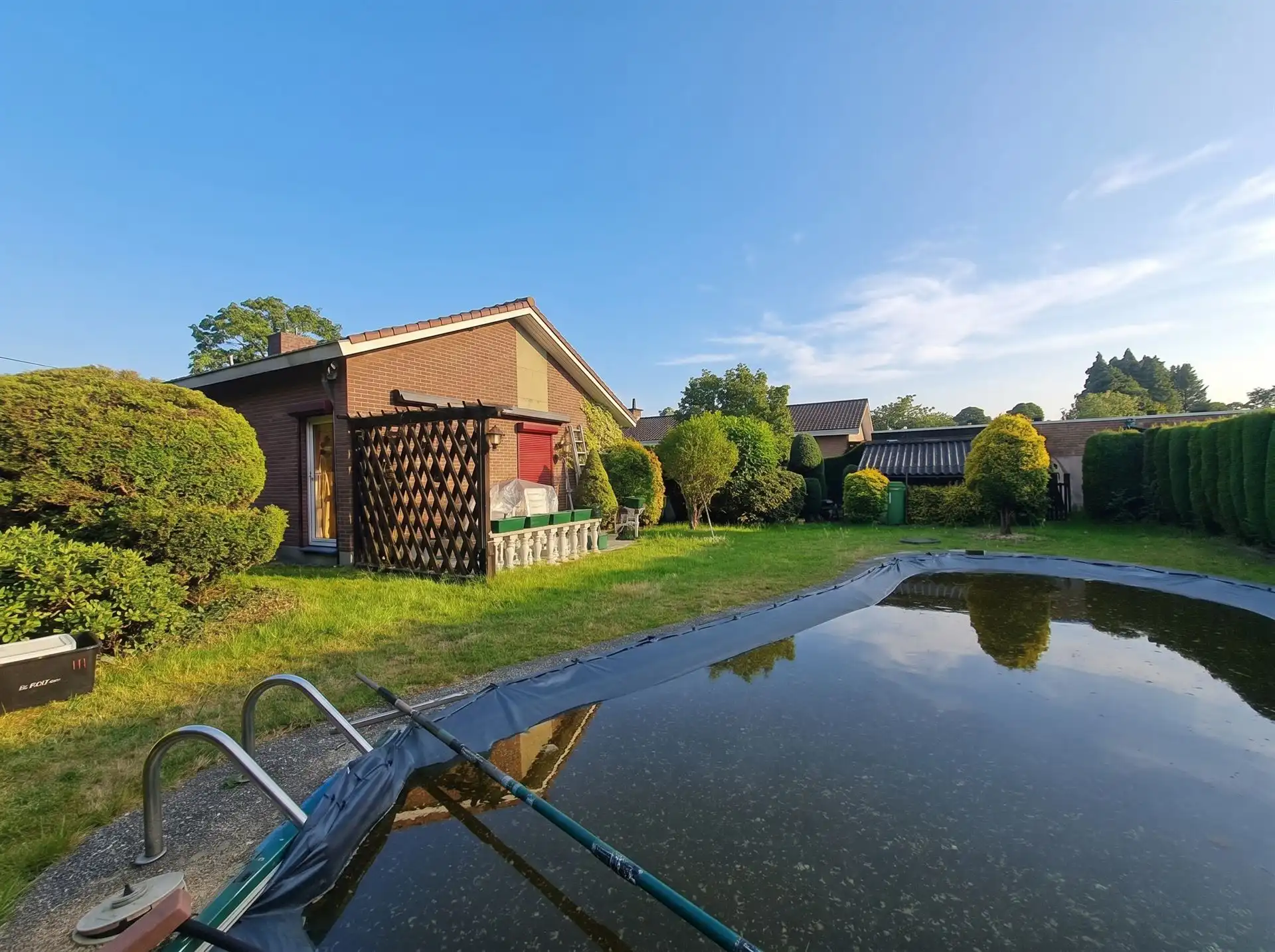 Te renoveren, vrijstaande woning in een gezellige woonwijk foto 14