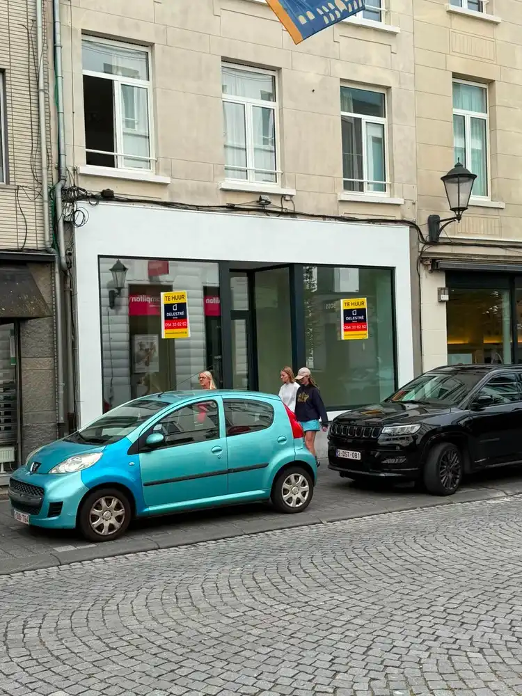 Instapklare handelsruimte van 65 m² te huur foto 3