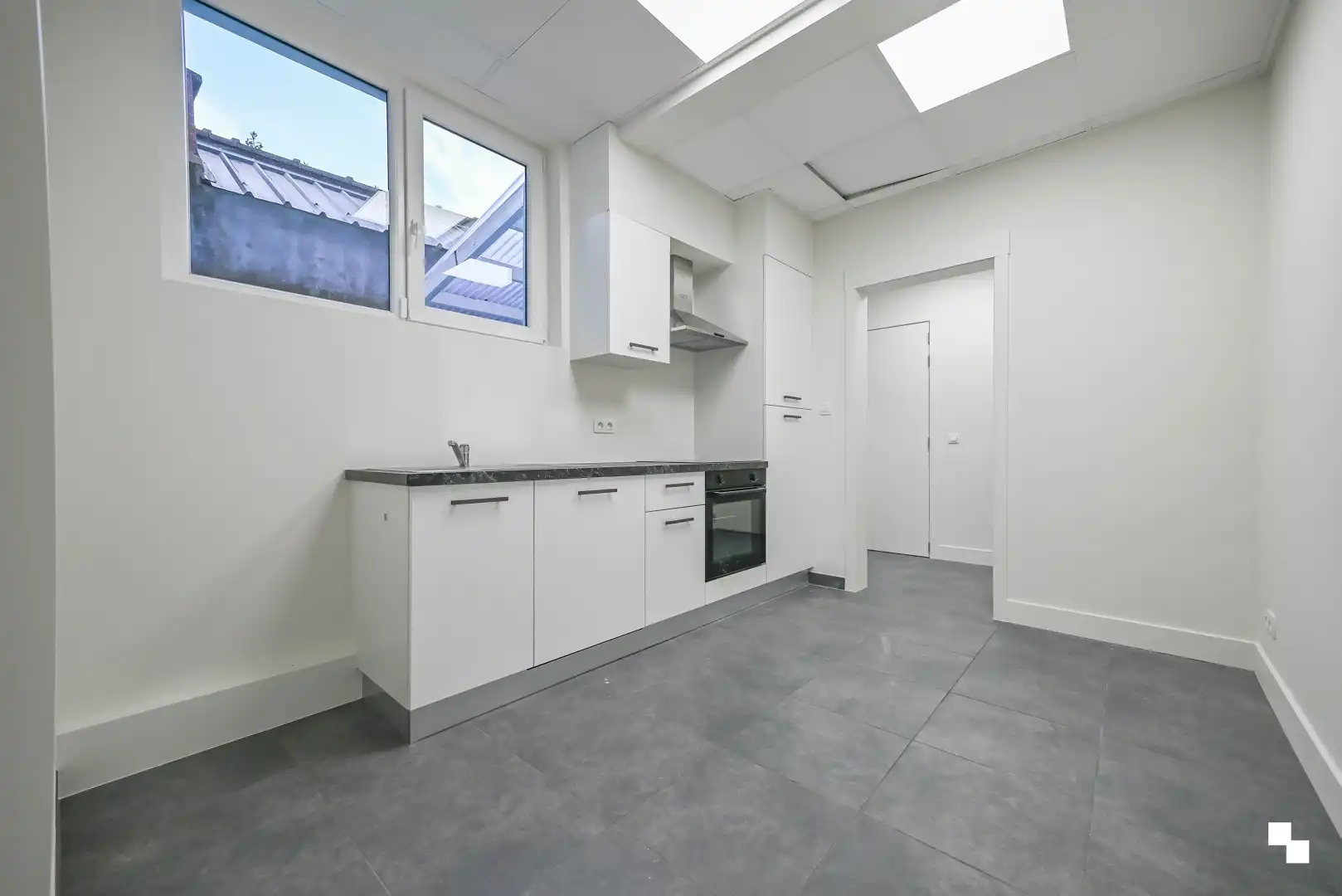 Gerenoveerde woning nabij centrum Izegem foto 7