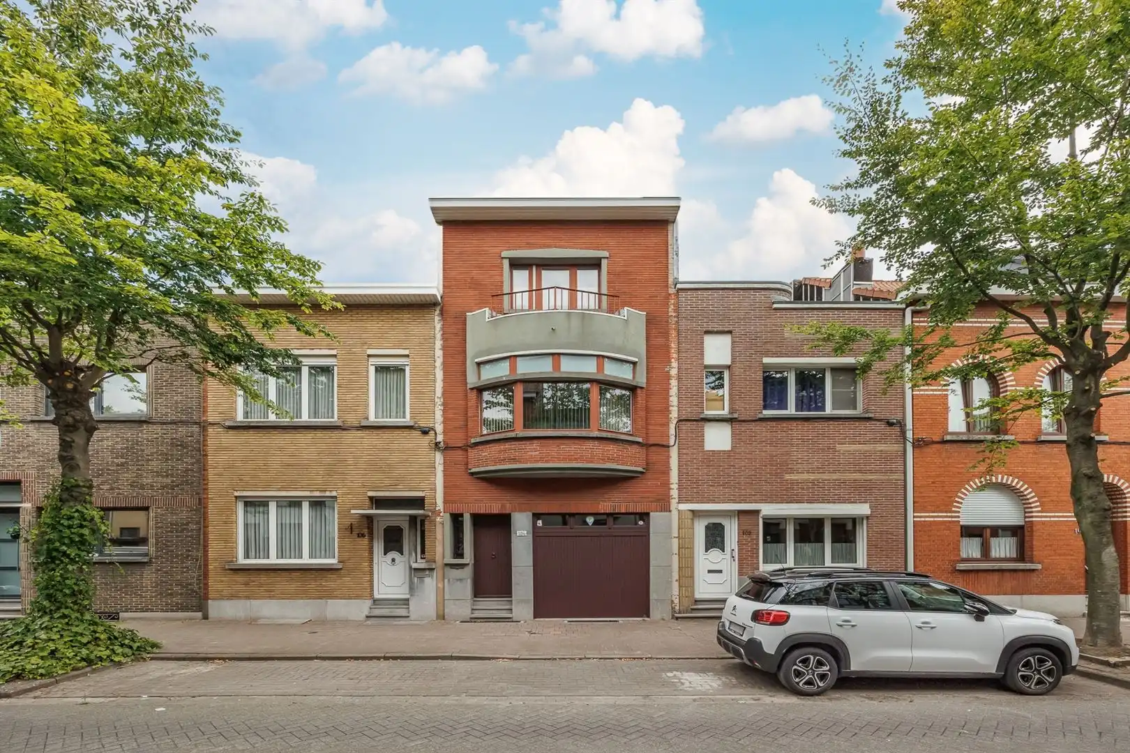 Royale 3-slaapkamerwoning met garage, werkplaats en tuin foto 22