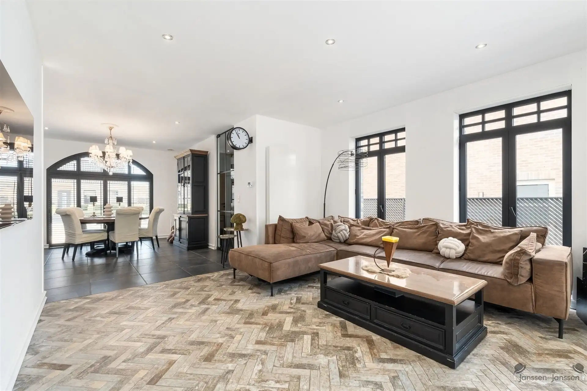 INSTELPRIJS - Prachtige moderne pastoriewoning met luxe afwerking, 3 slaapkamers en grote tuin op 13 are foto 2