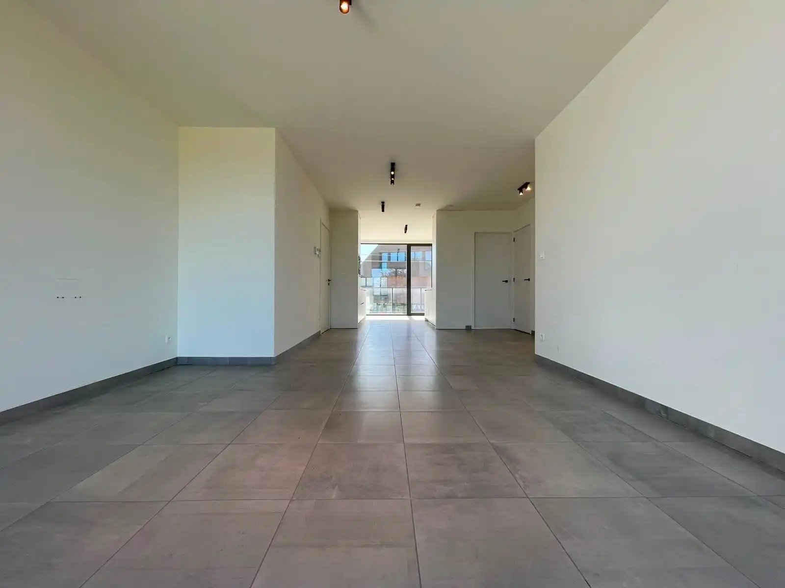 Appartement met 2 slaapkamers , terras en garage foto {{pictureIndex}}