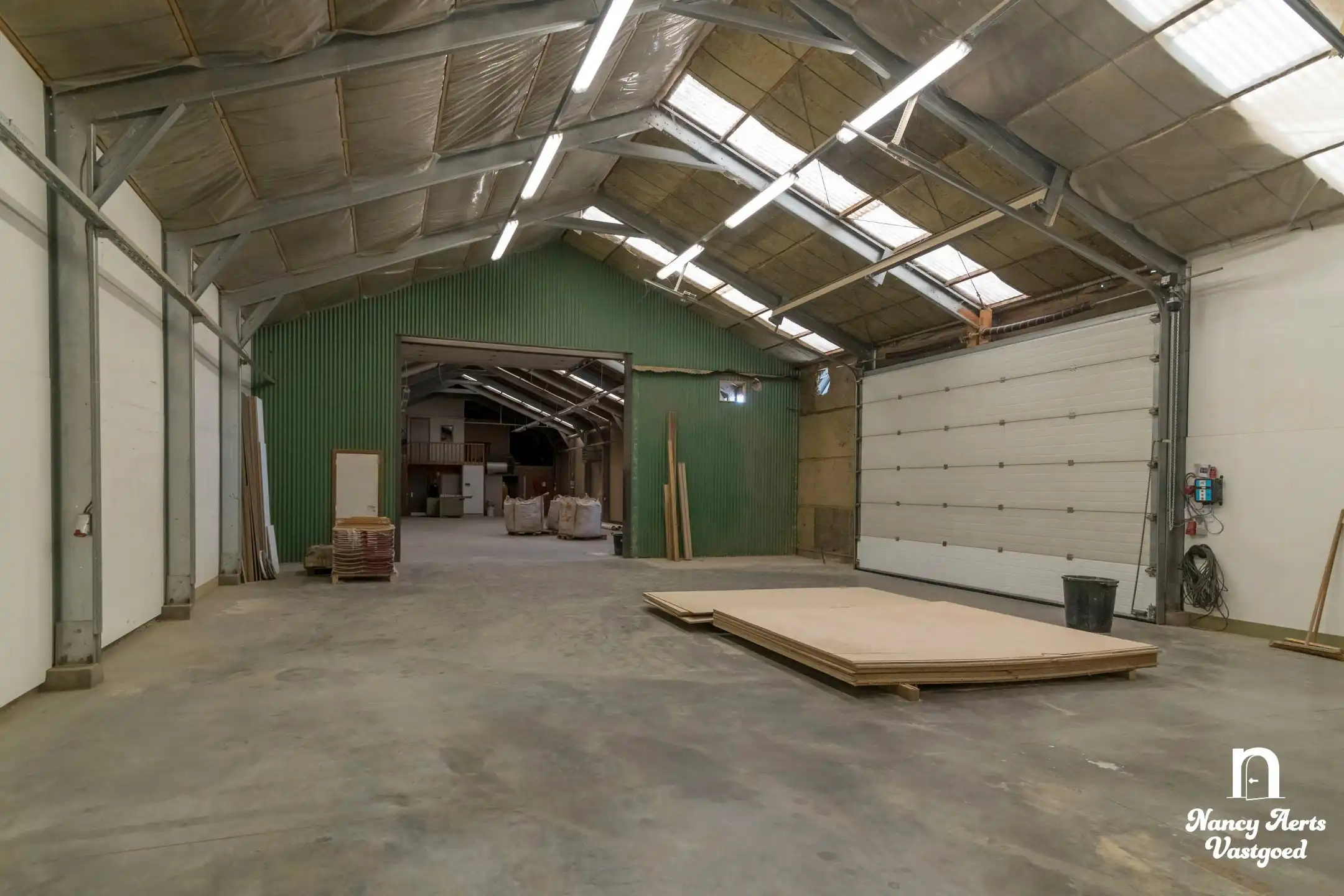 Loods van 550 m² met kantoor en woning met 4 slaapkamers foto 33