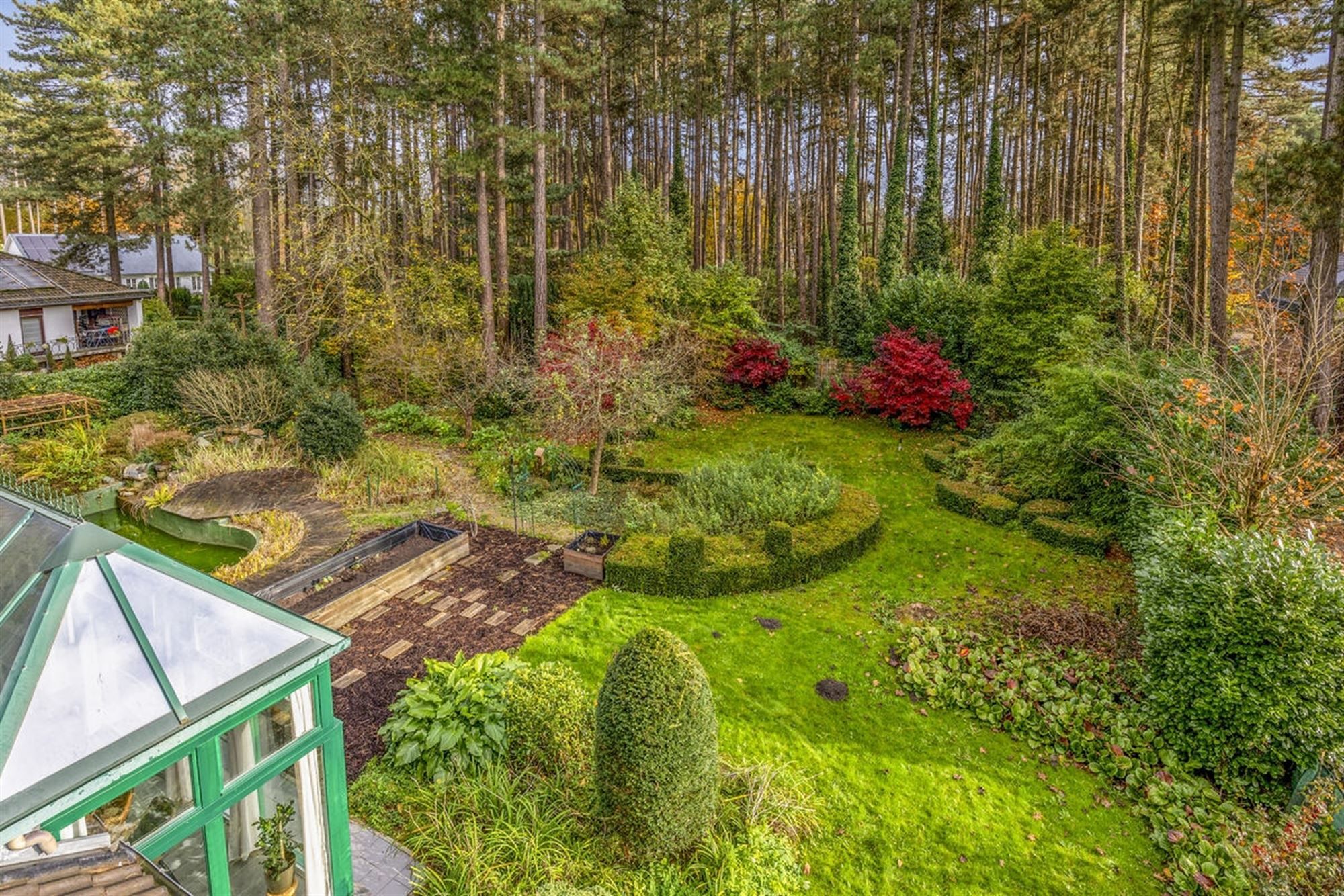 Gerenoveerde energiegunstige grootse villa in een groene residentiële villawijk  foto 40