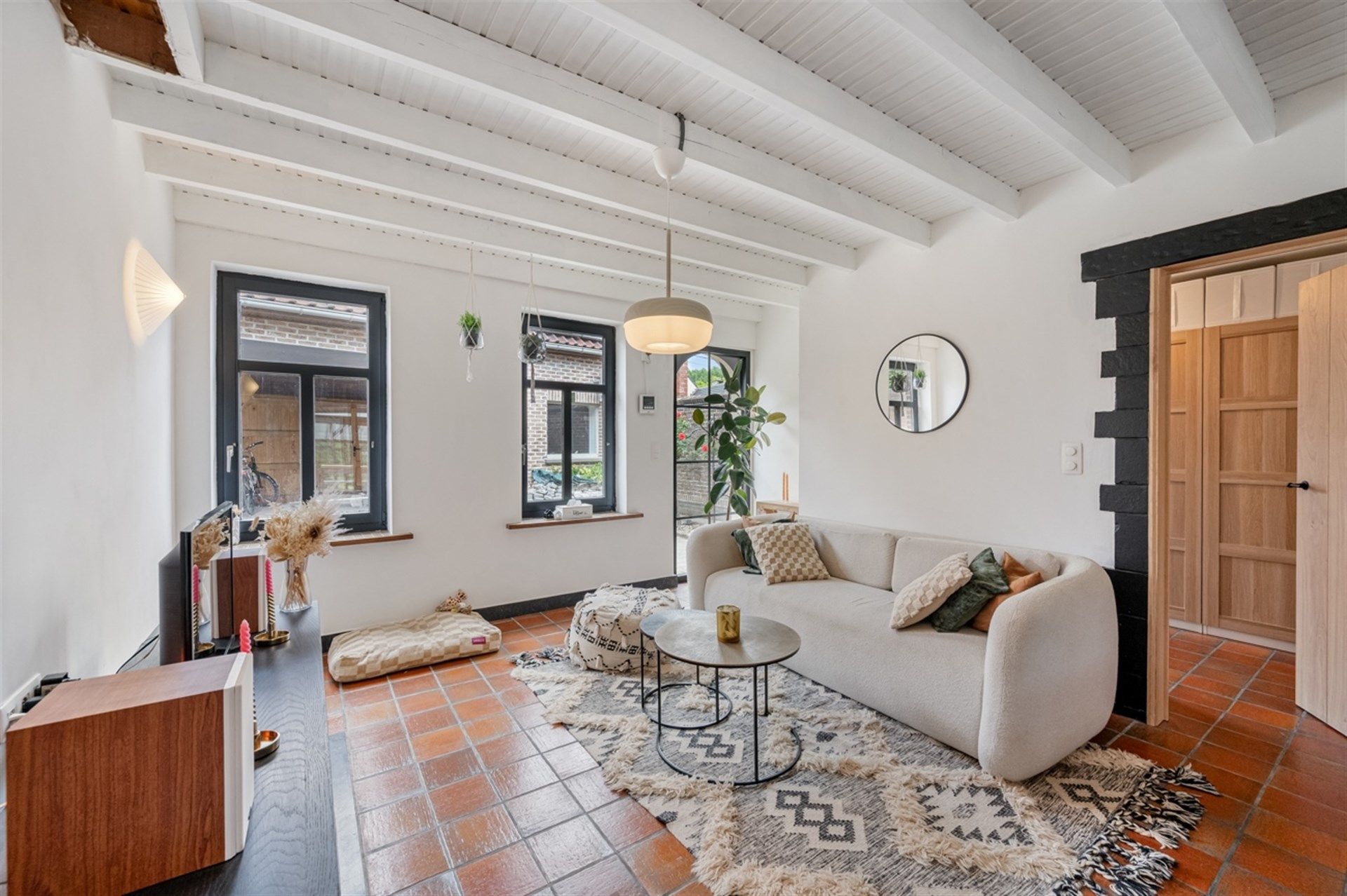 Charmante, gerenoveerde woning met bijgebouw, zuidgerichte tuin en uitstekende ligging foto 3