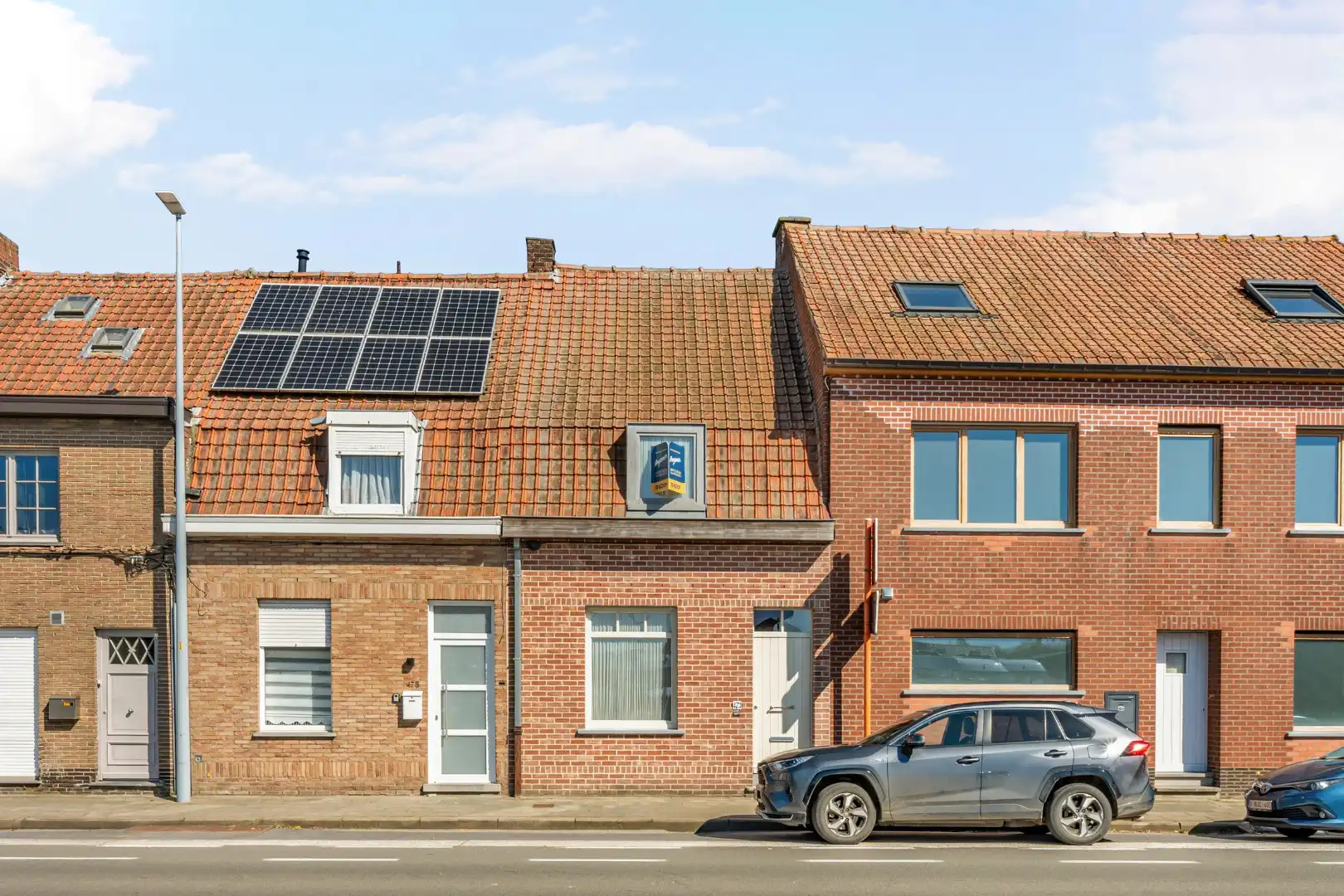 Grotendeels gerenoveerde woning met 2 slaapkamers, ruime zolder en tuin te Menen foto 2