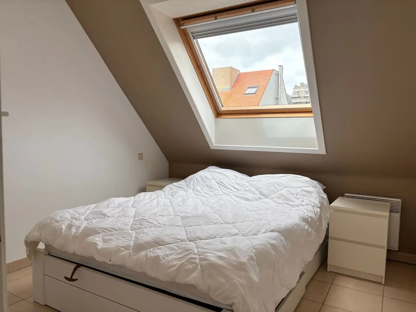 Zonnig appartement met slaapkamer en slaaphoek. foto 8
