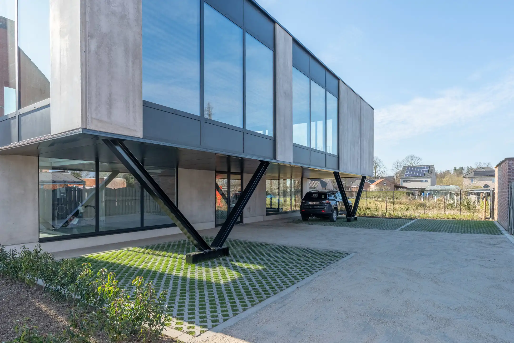 Nieuw handelspand van 245 m² met 5 pp op perceel van 605 m² foto 4