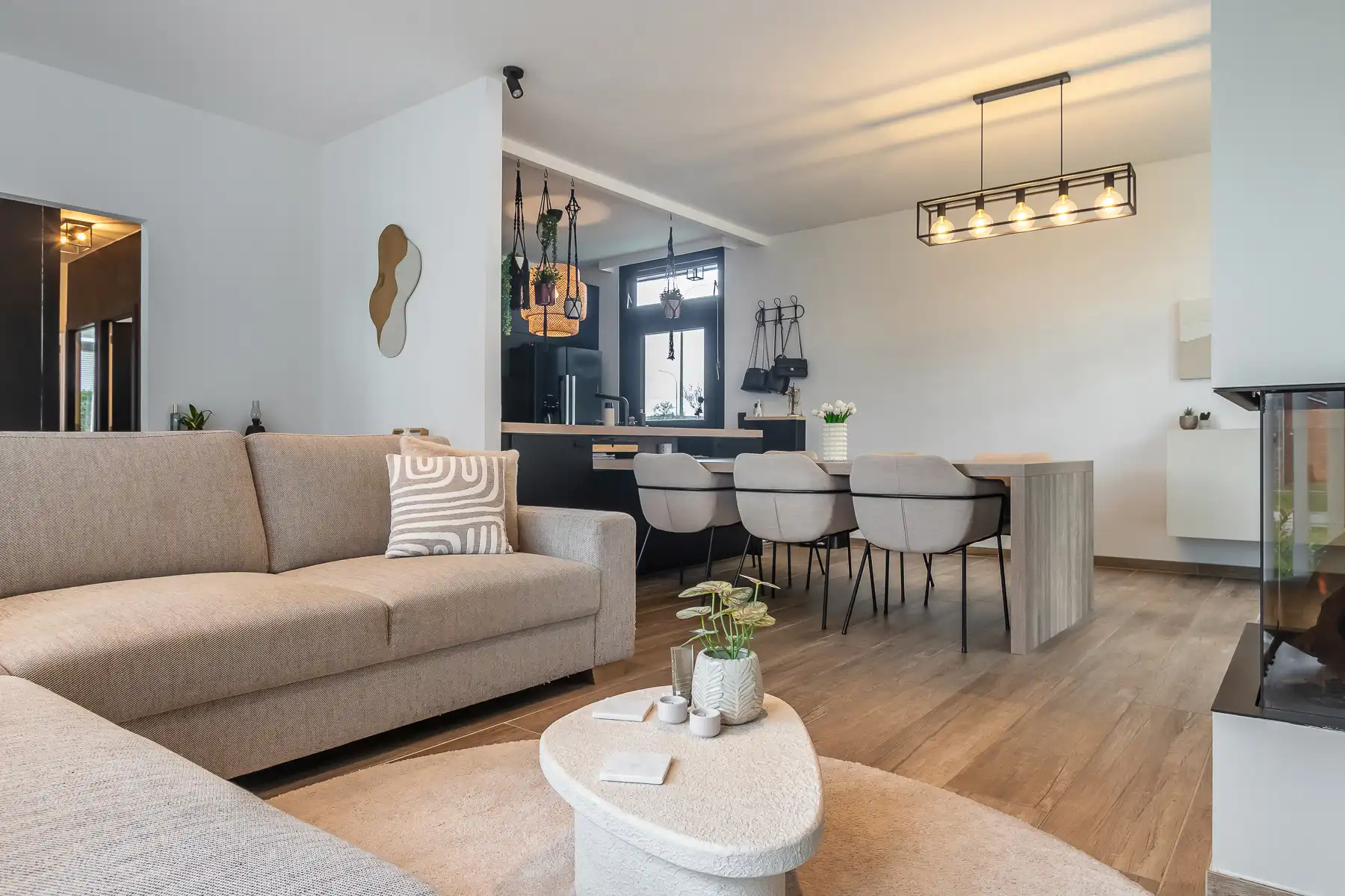 Gerenoveerde en instapklare gelijkvloers woning met 3 slaapkamers en garage  foto 8