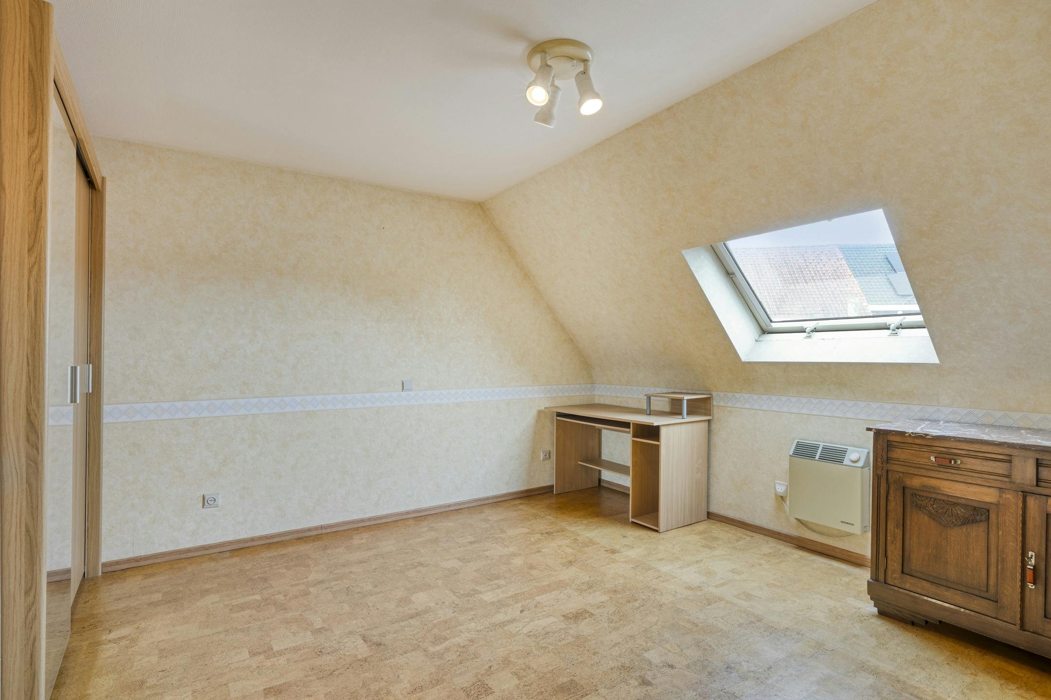 Huis met 4 slaapkamers, tuin en ruime garage in Maldegem foto 15