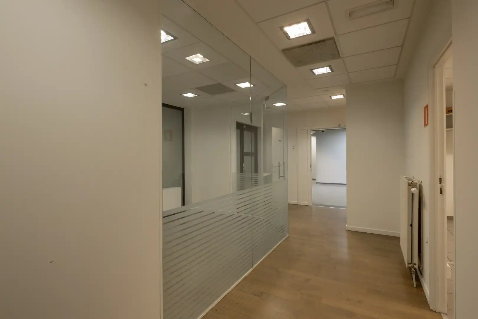 Handelspand in de gekende Kerkstraat in Neerpelt-Centrum te koop! foto 6