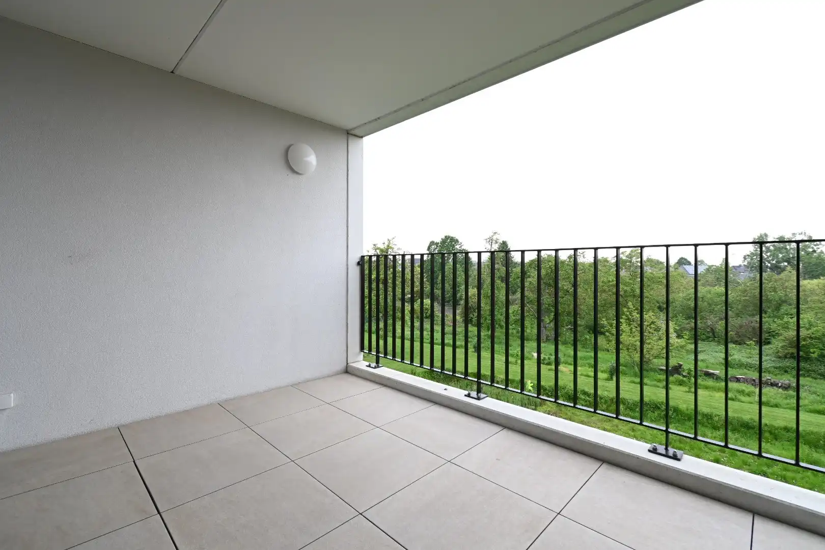 Knap recent appartement met 2 slaapkamers en mooi uitzicht + autostandplaats foto 19