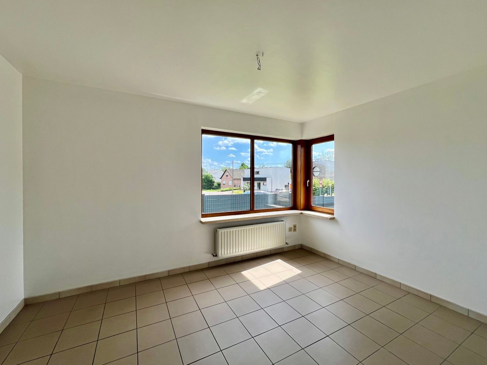 Ruime lichtrijke woning te huur foto 7