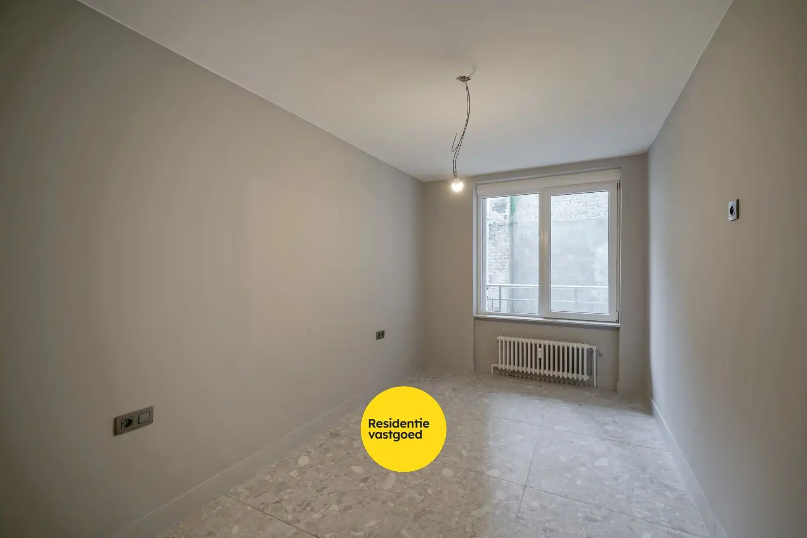 Gerenoveerd 2-slpk appartement met balkon en lift in Oostende foto 18