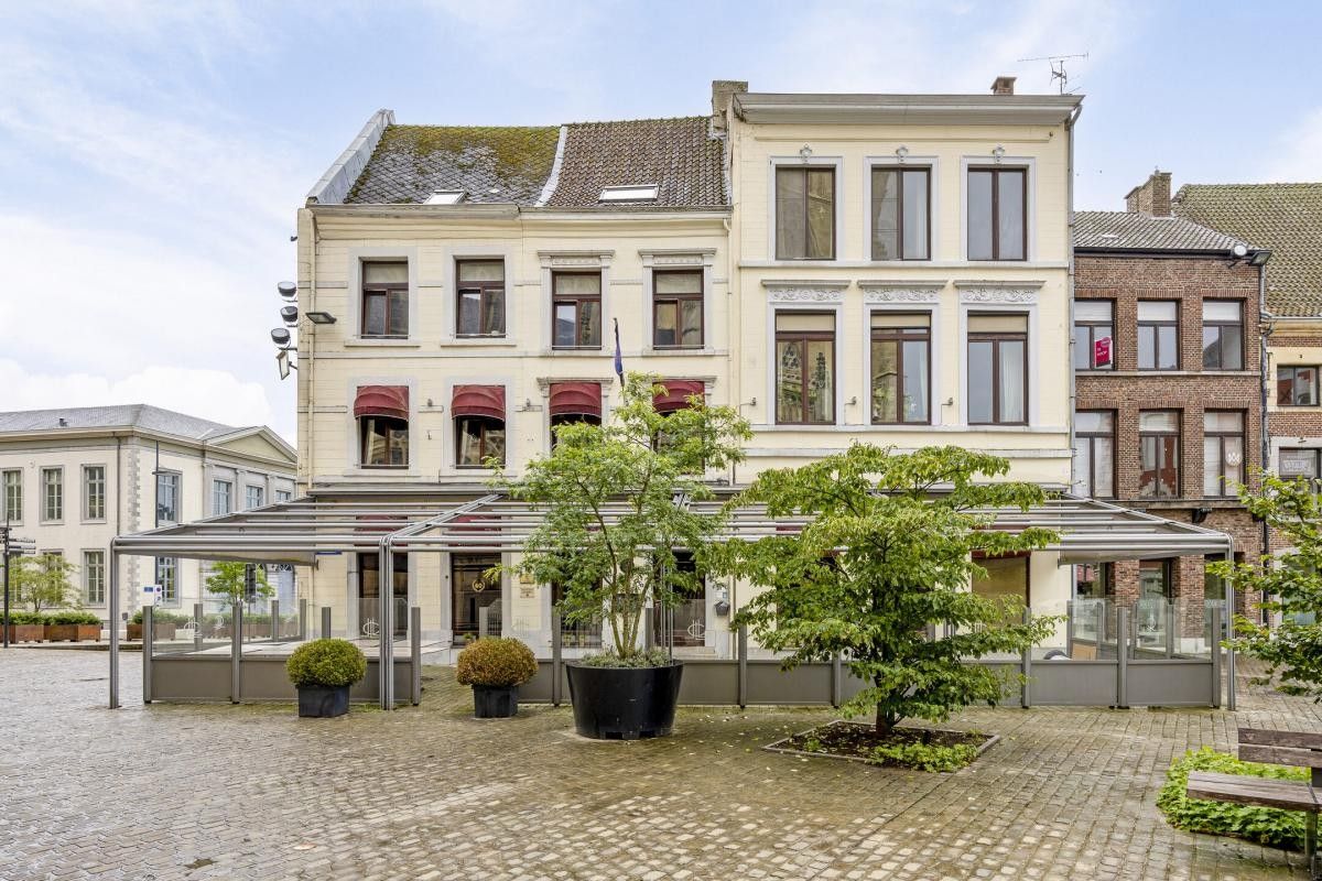 UNIEKE KANS: HANDELSHUIS MET HORECA EN WOONGELEGENHEID IN HET HART VAN HISTORISCH TONGEREN foto {{pictureIndex}}