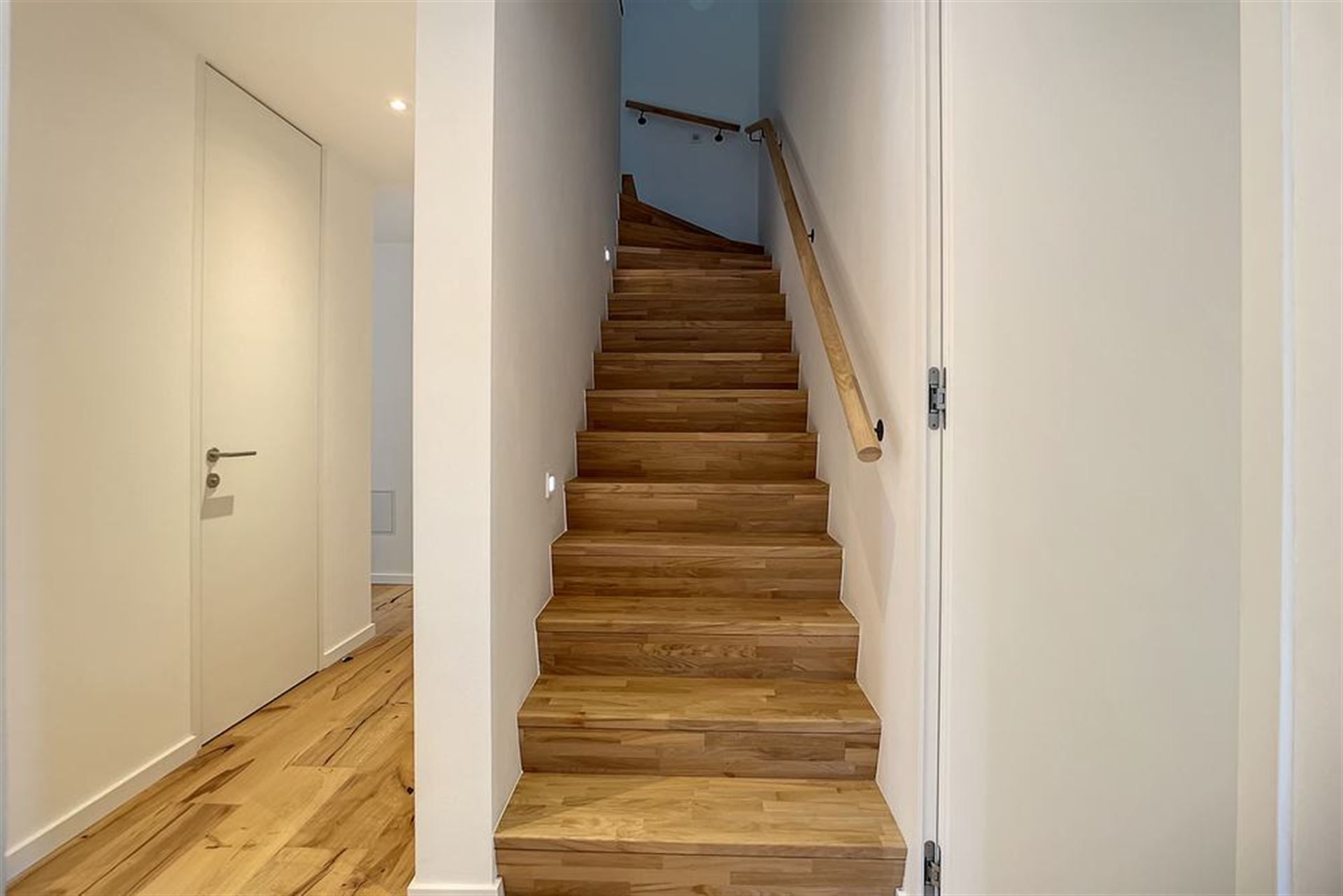 Moderne villa met 5 slaapkamers foto 26