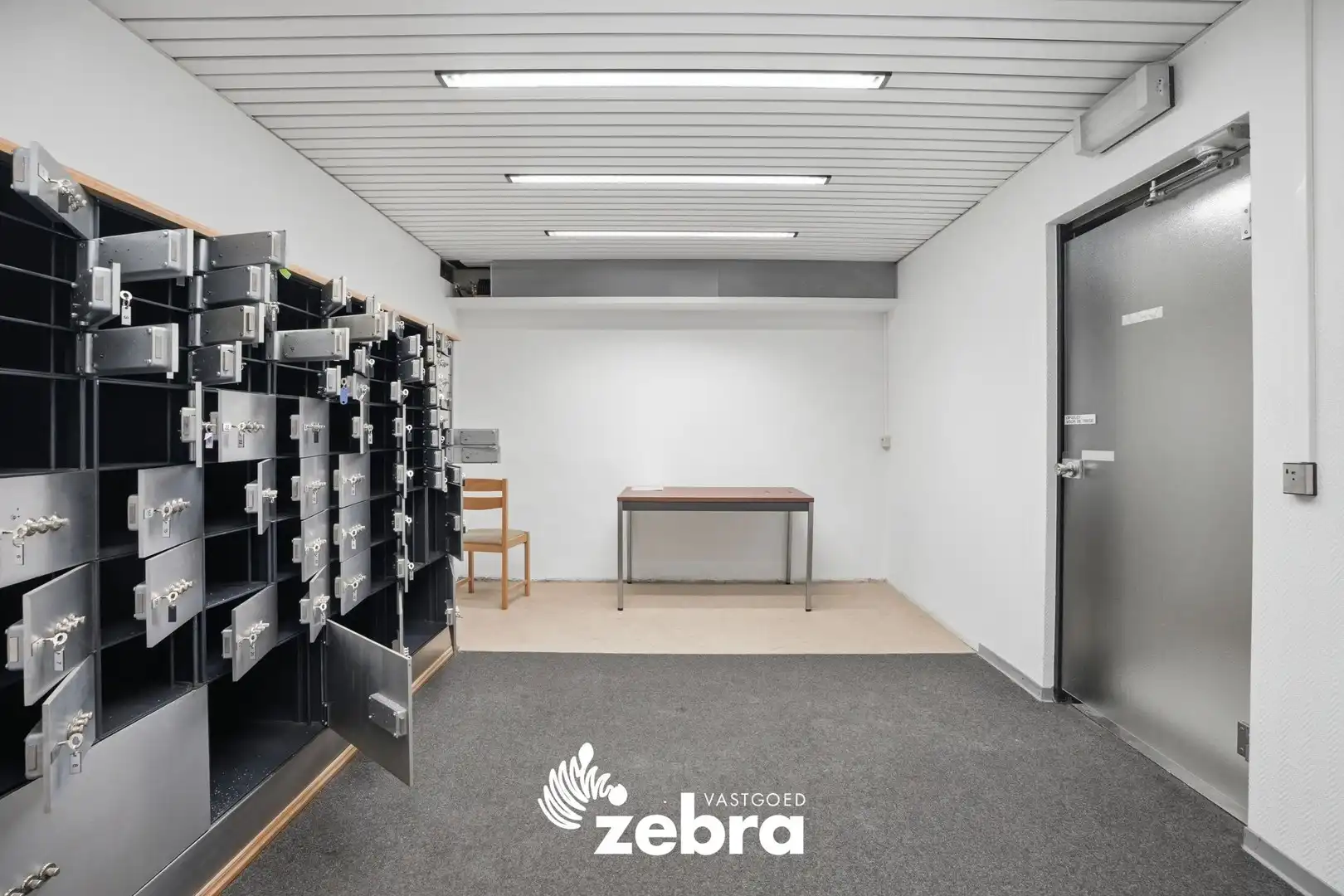 Veelzijdig handelspand met parkeerplaatsen op topligging in centrum Tielt! foto 9