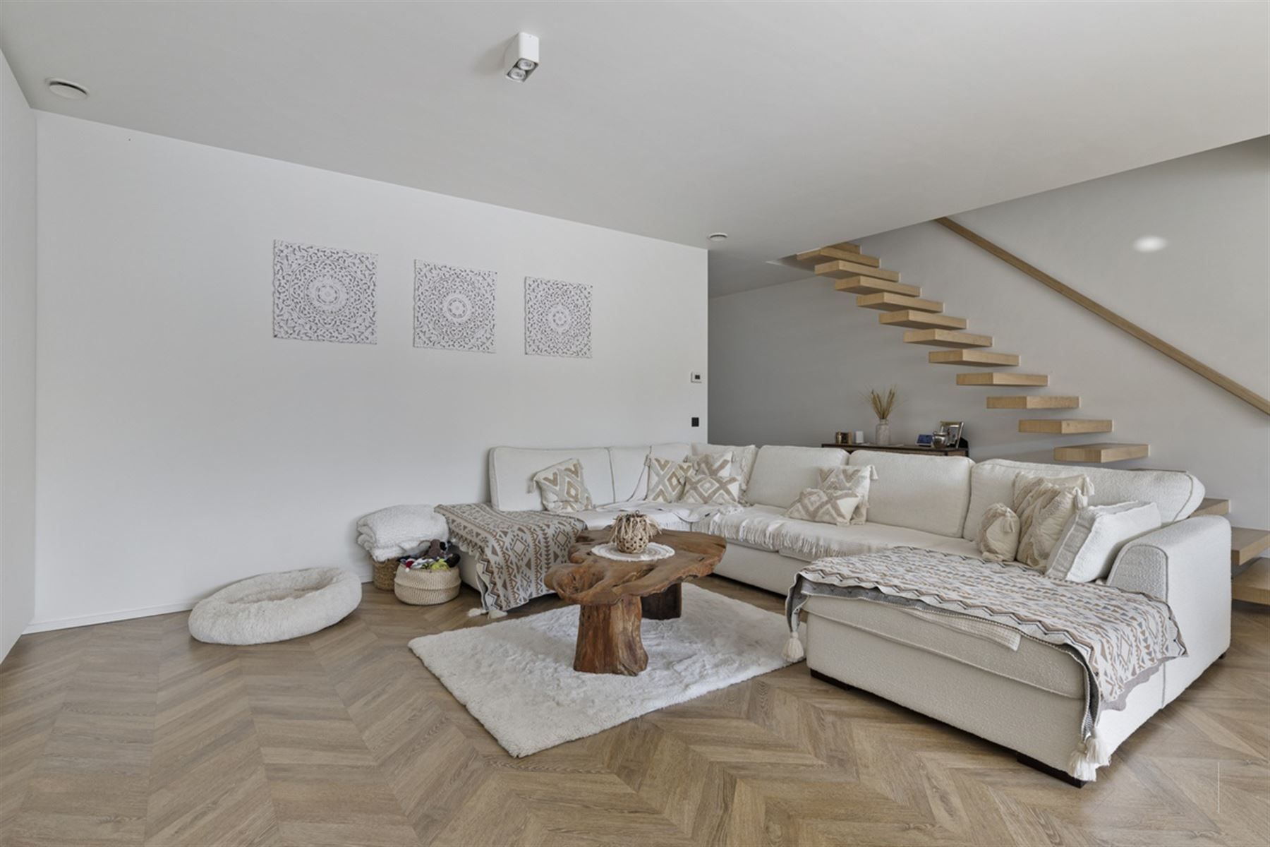 Zeer recente nieuwbouwwoning met garage en 4 slaapkamers foto 5