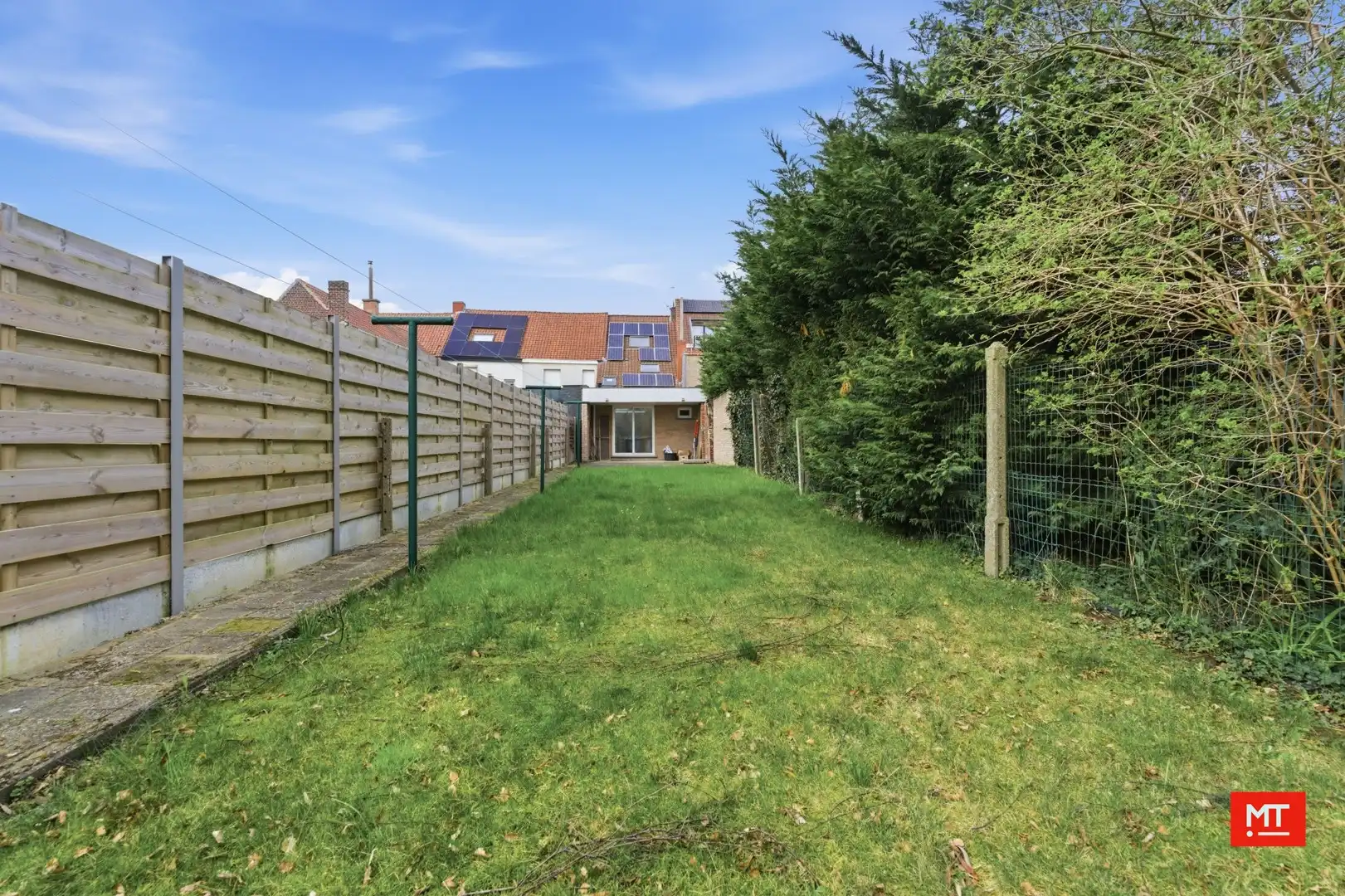 Ruime, instapklare woning met 4 slaapkamers en zonnige tuin in Wevelgem foto 8