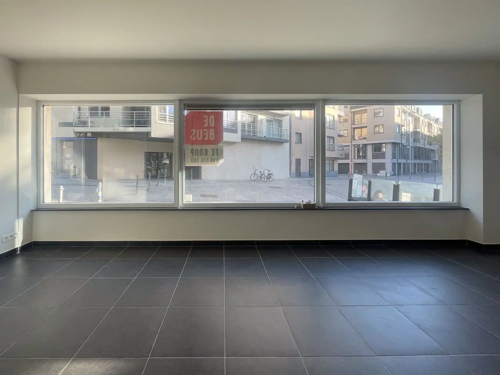 Recent handelspand op topligging, pal aan de Jachthaven foto 2