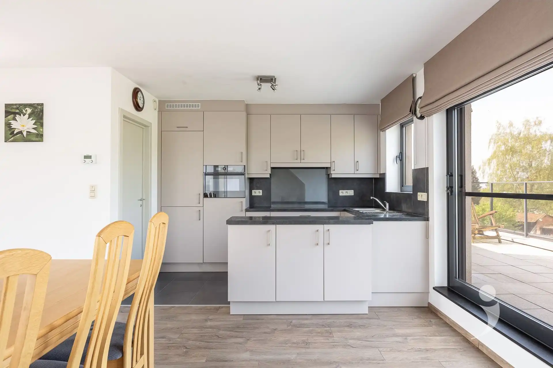 Ruim appartement op een toplocatie!  foto 8