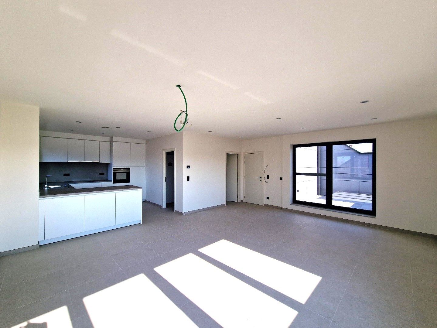 Zeer energiezuinig, lichtrijk en splinternieuw app met 2 slpks. foto 3