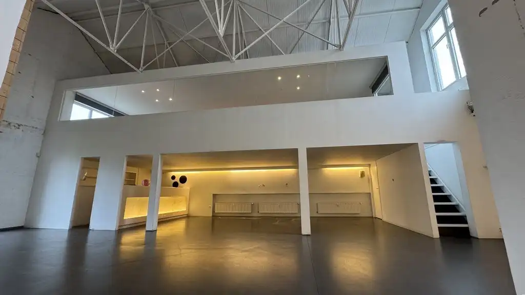 Multifunctionele ruimte te huur vlakbij R4 en E40 in Drongen foto 3