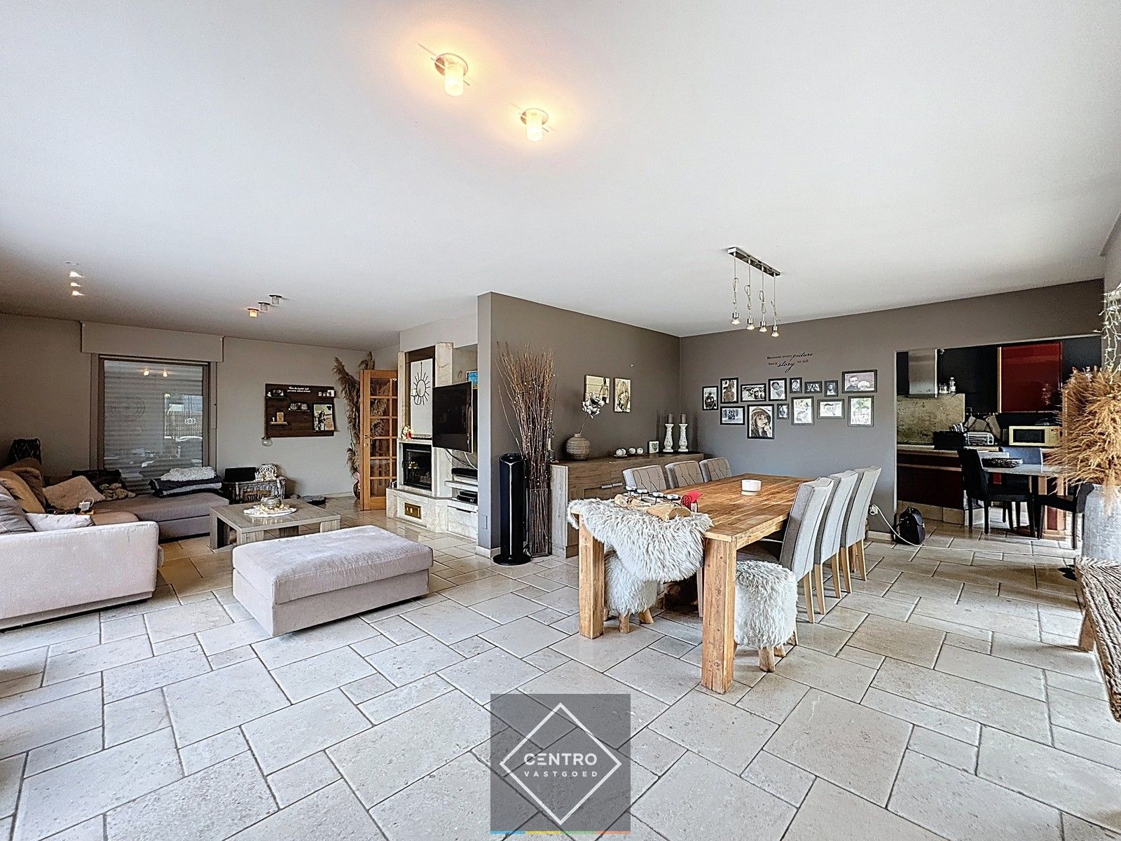 BEDRIJFSPAND te koop op AAA-locatie! Verwarmd MAGAZIJN/TOONZAAL met burelen en instapklare WONING te Brugge (Sint-Michiels). foto 8