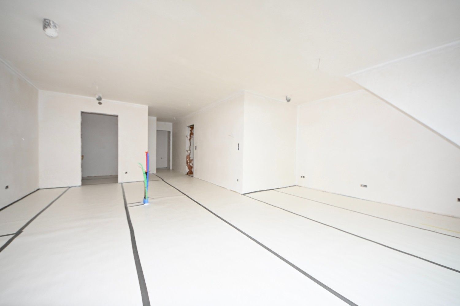 Nieuwbouwappartement met 1 slaapkamers en lift in het centrum. foto 11