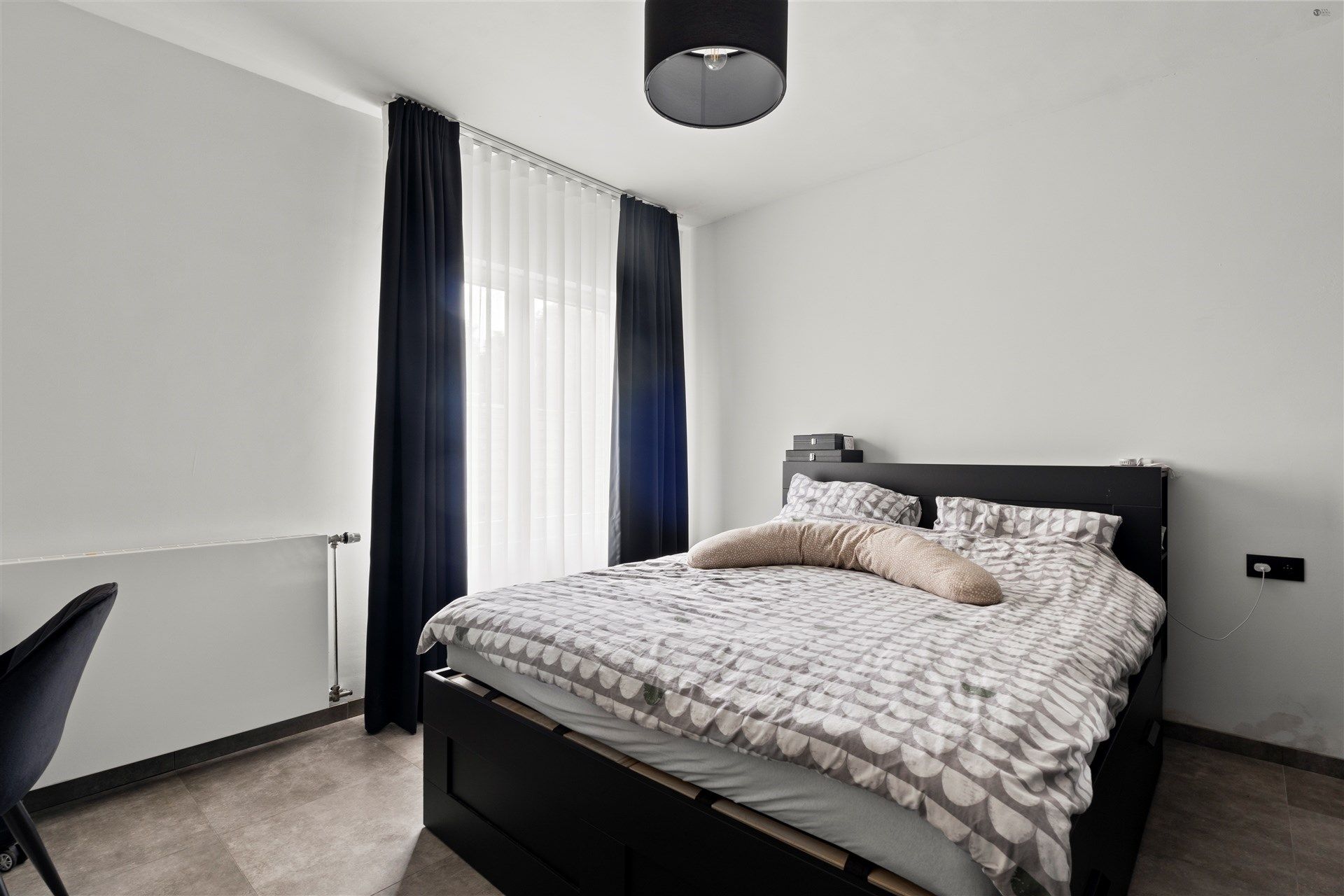 Centaal gelegen bungalow op 667m² grond foto 12
