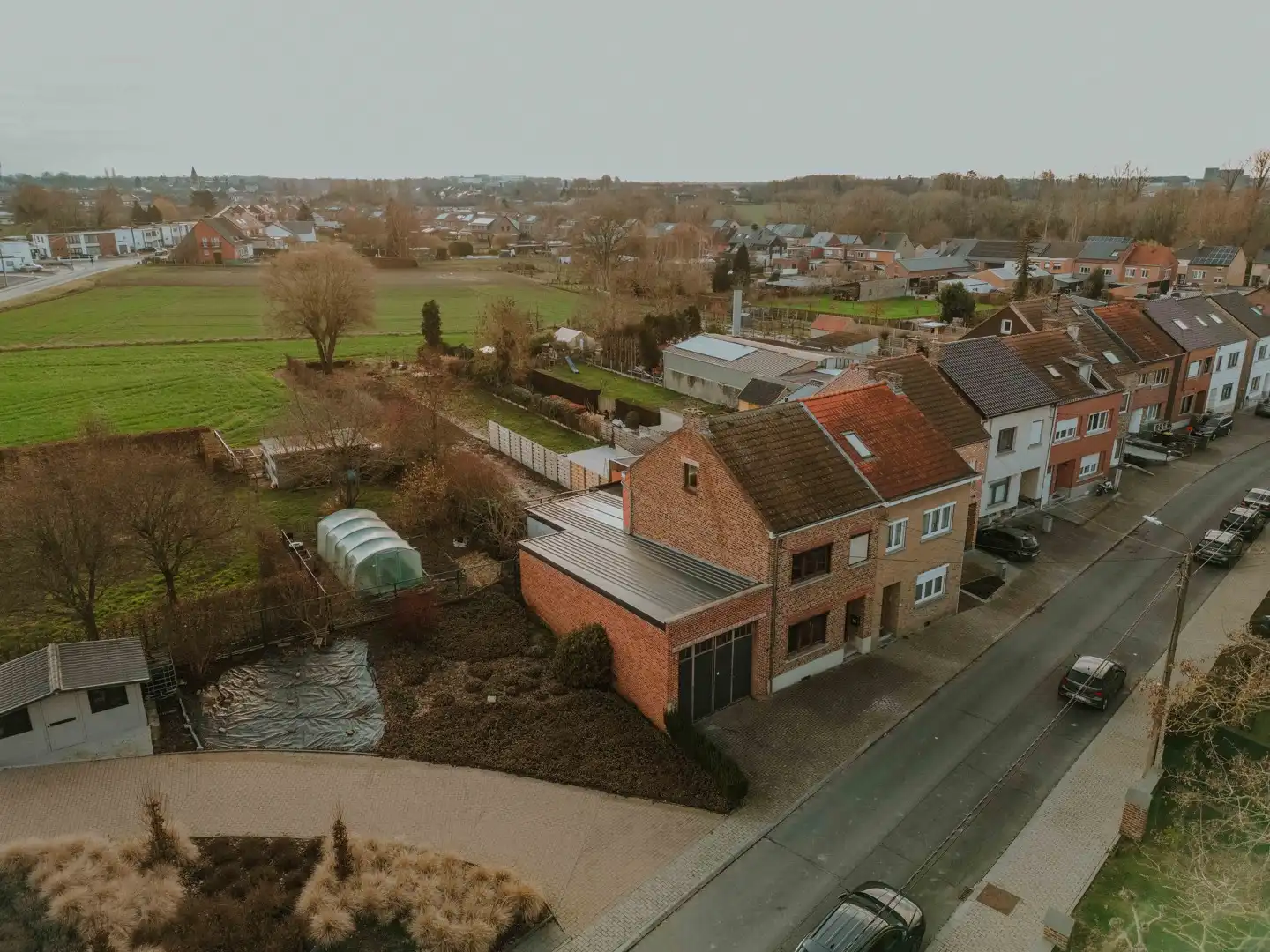 Rustig gelegen woning met 4 slaapkamers foto 3