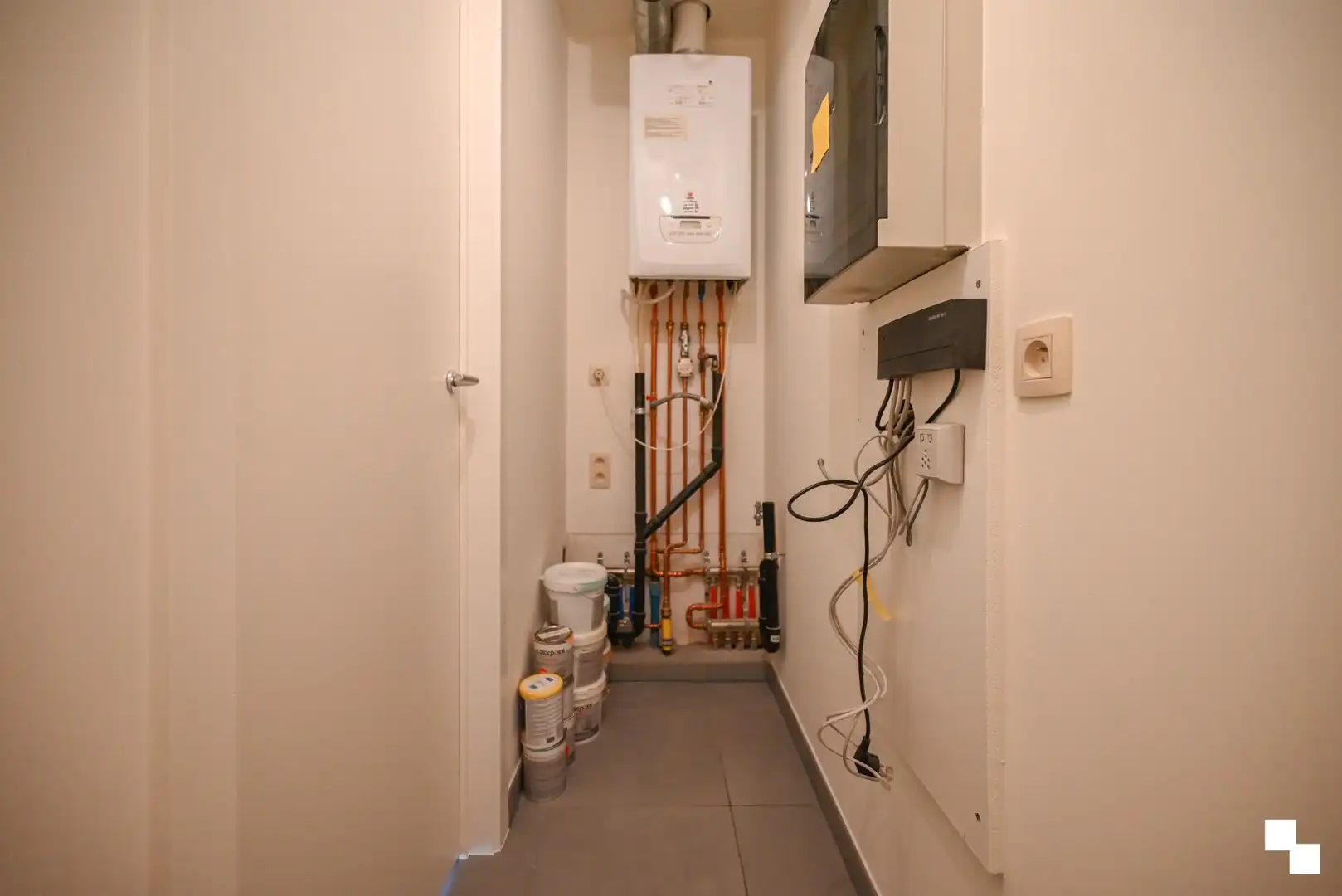 Duplex appartement met garage en twee staanplaatsen nabij centrum Izegem foto 16