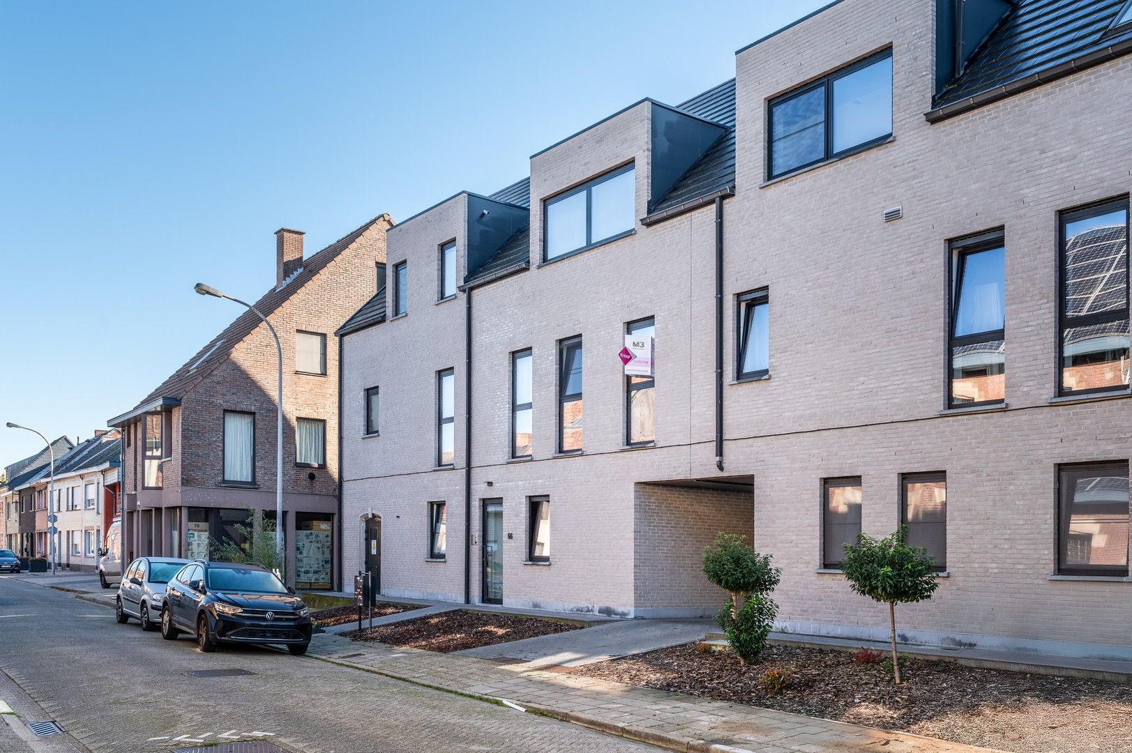 Stijlvol gelijkvloers appartement met tuin en autostaanplaats foto 4